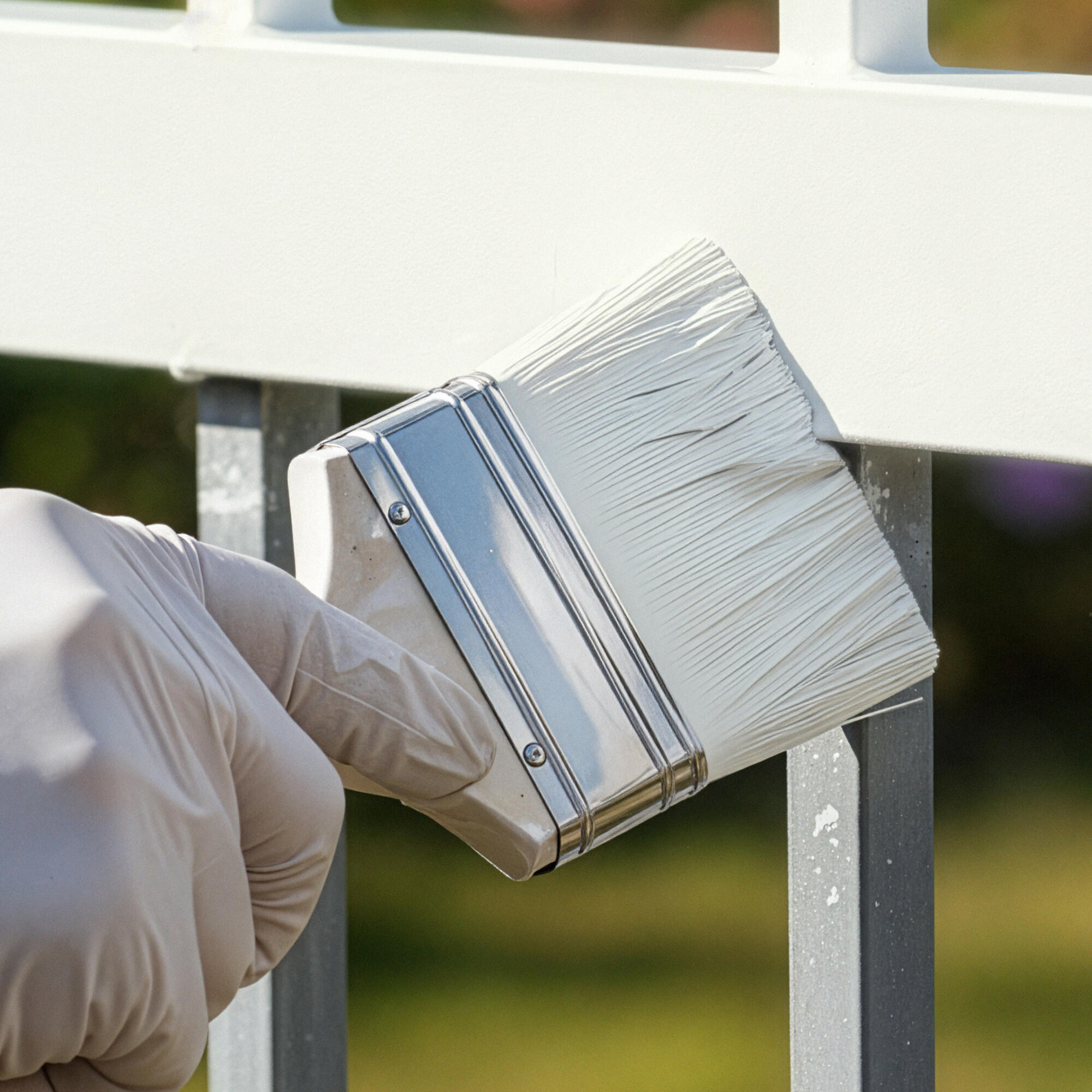 Pintura exterior color blanco para hierro, reja, ventana, persiana HAMMERITE brillante 750ml al disolvente aplicación directa sobre el óxido - 5