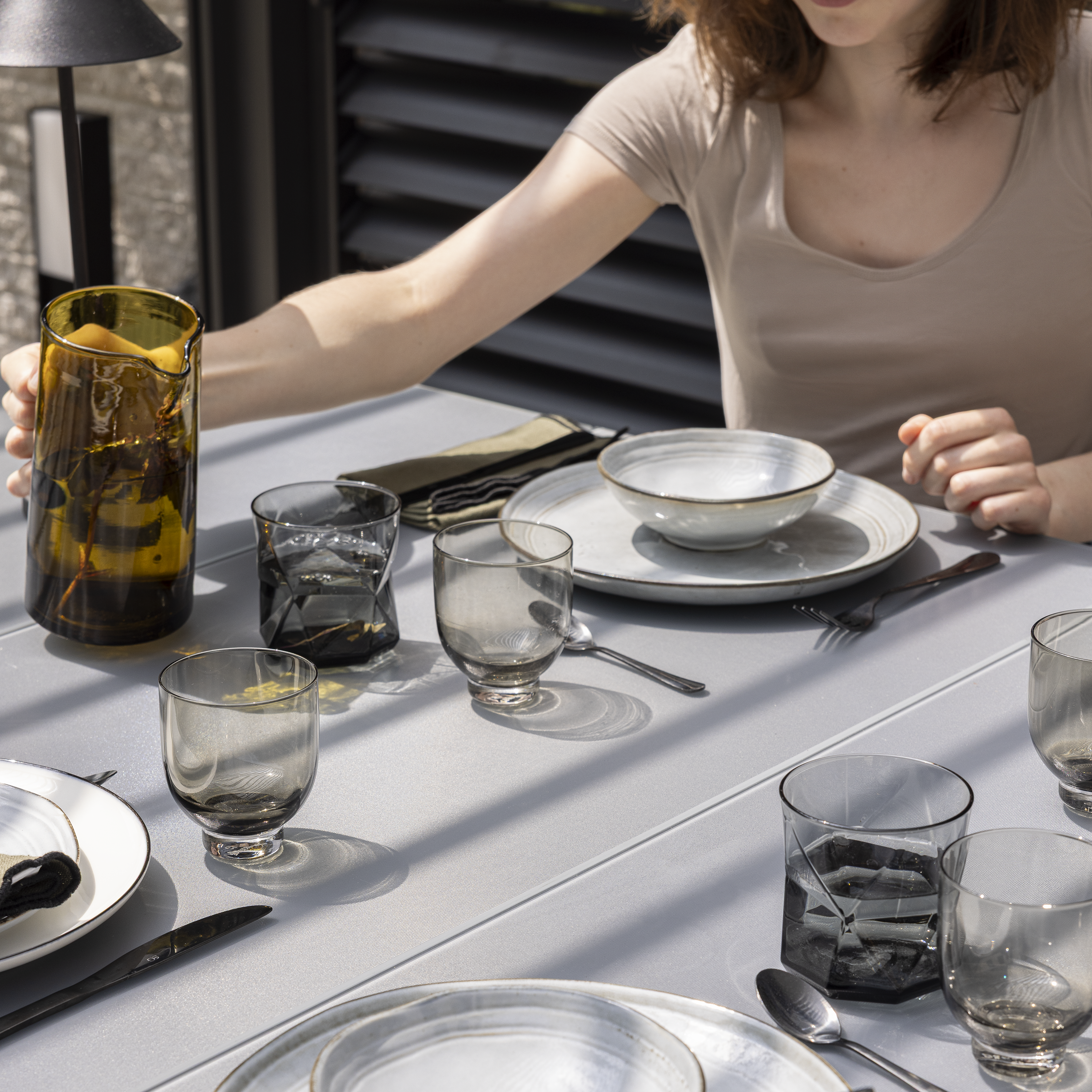 Mesa de jardín extensible de aluminio gris/plata de 187/244x76,5 cm - 6