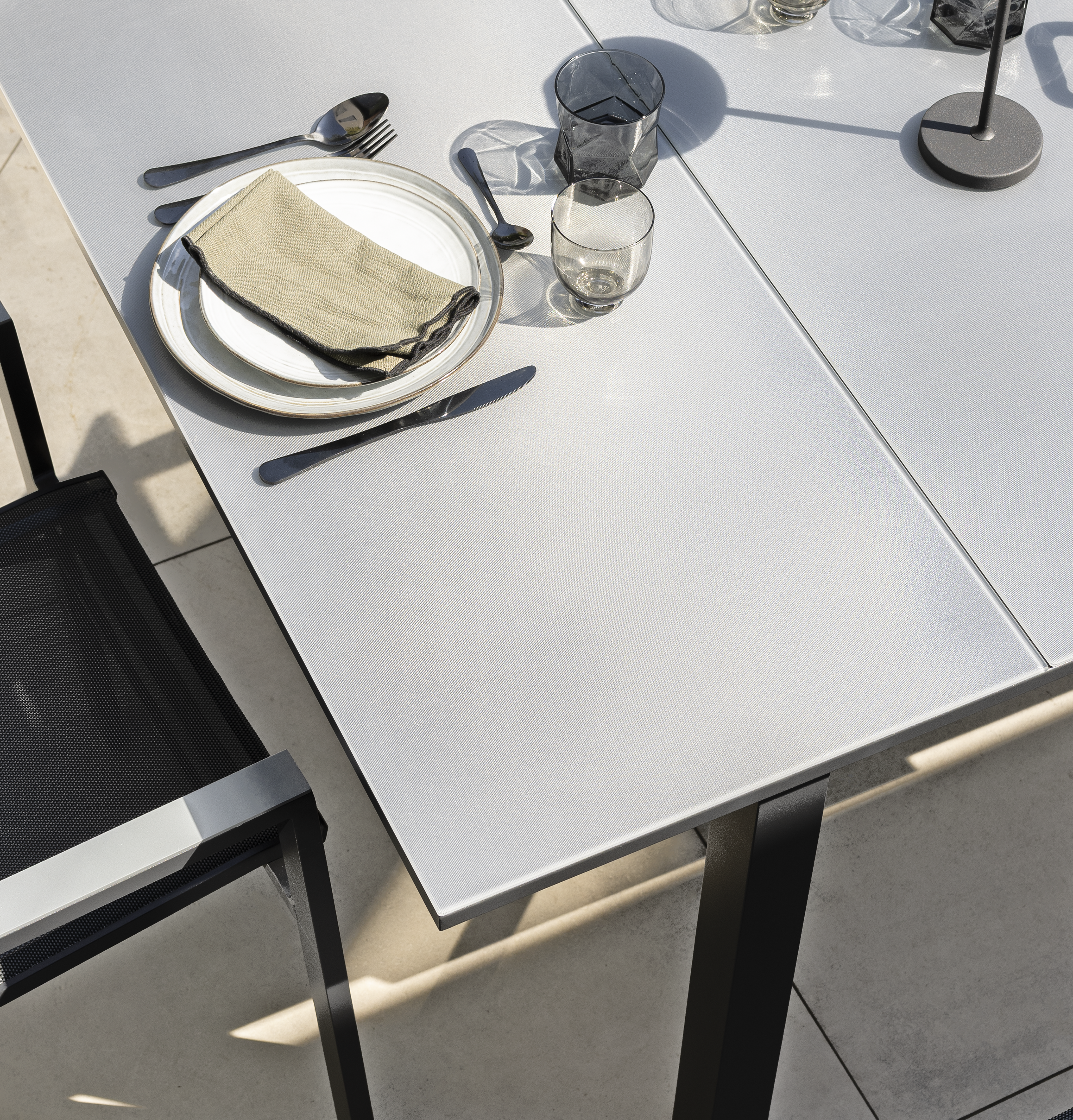 Mesa de jardín extensible de aluminio gris/plata de 187/244x76,5 cm - 5