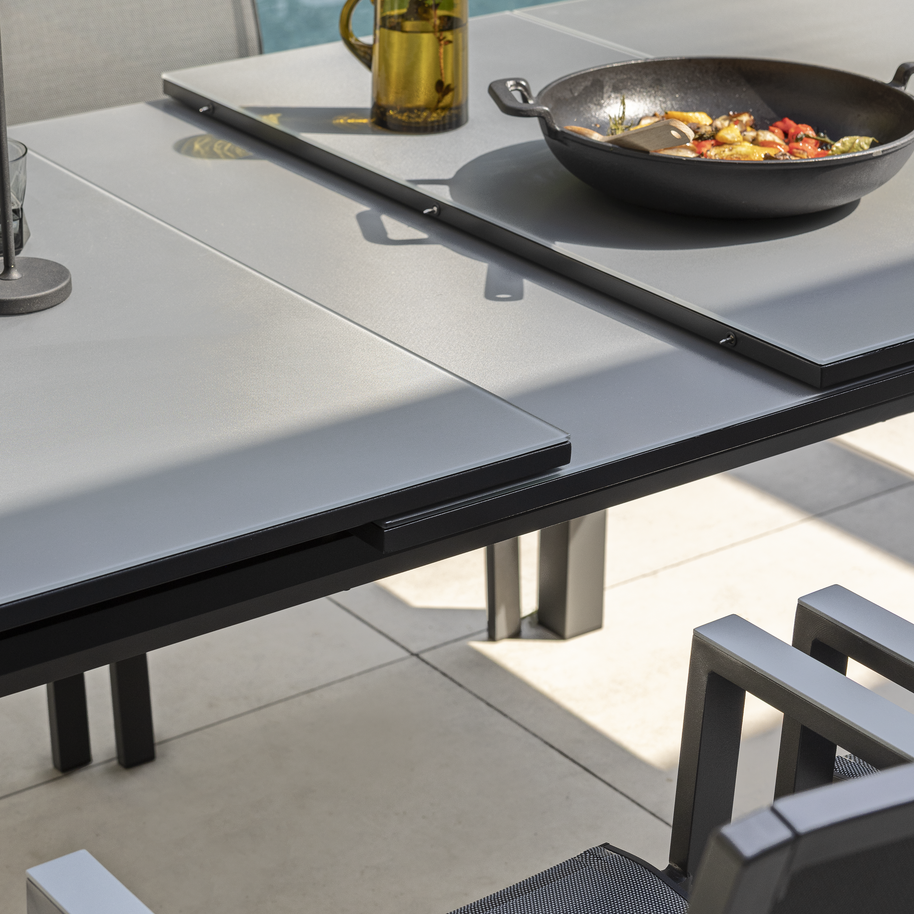 Mesa de jardín extensible de aluminio gris/plata de 187/244x76,5 cm - 4