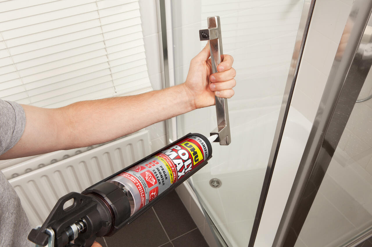Adhesivo de montaje UHU Polimax High Tack Cristal 290 ml transparente para fijar un material a una superficie, aplicación con pistola, resiste a las heladas. Para fijar un material a una superficie. - 2