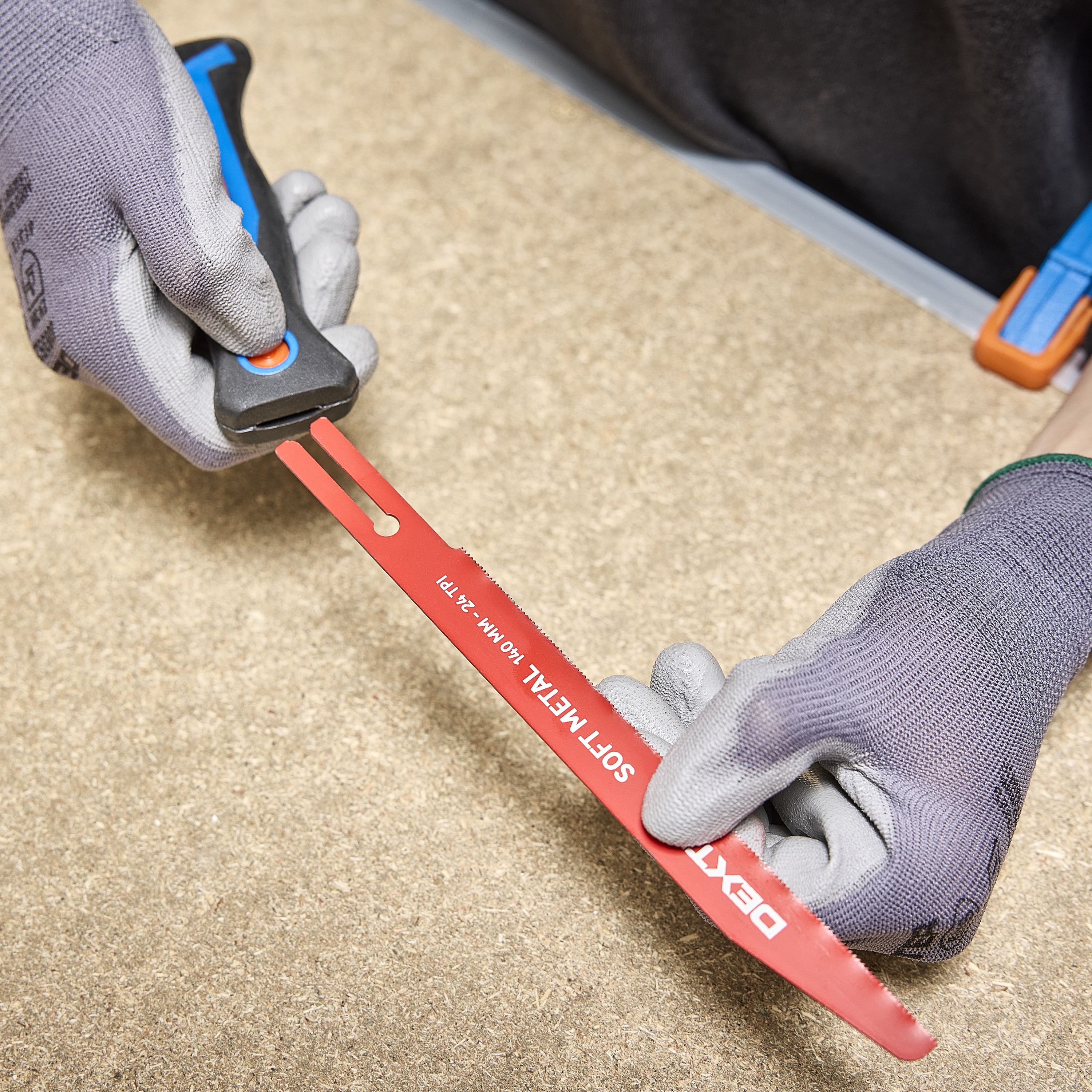 Mini serra 140 mm com 2 lâminas para metal e madeira 9 e 24 TPI Dexter - 9