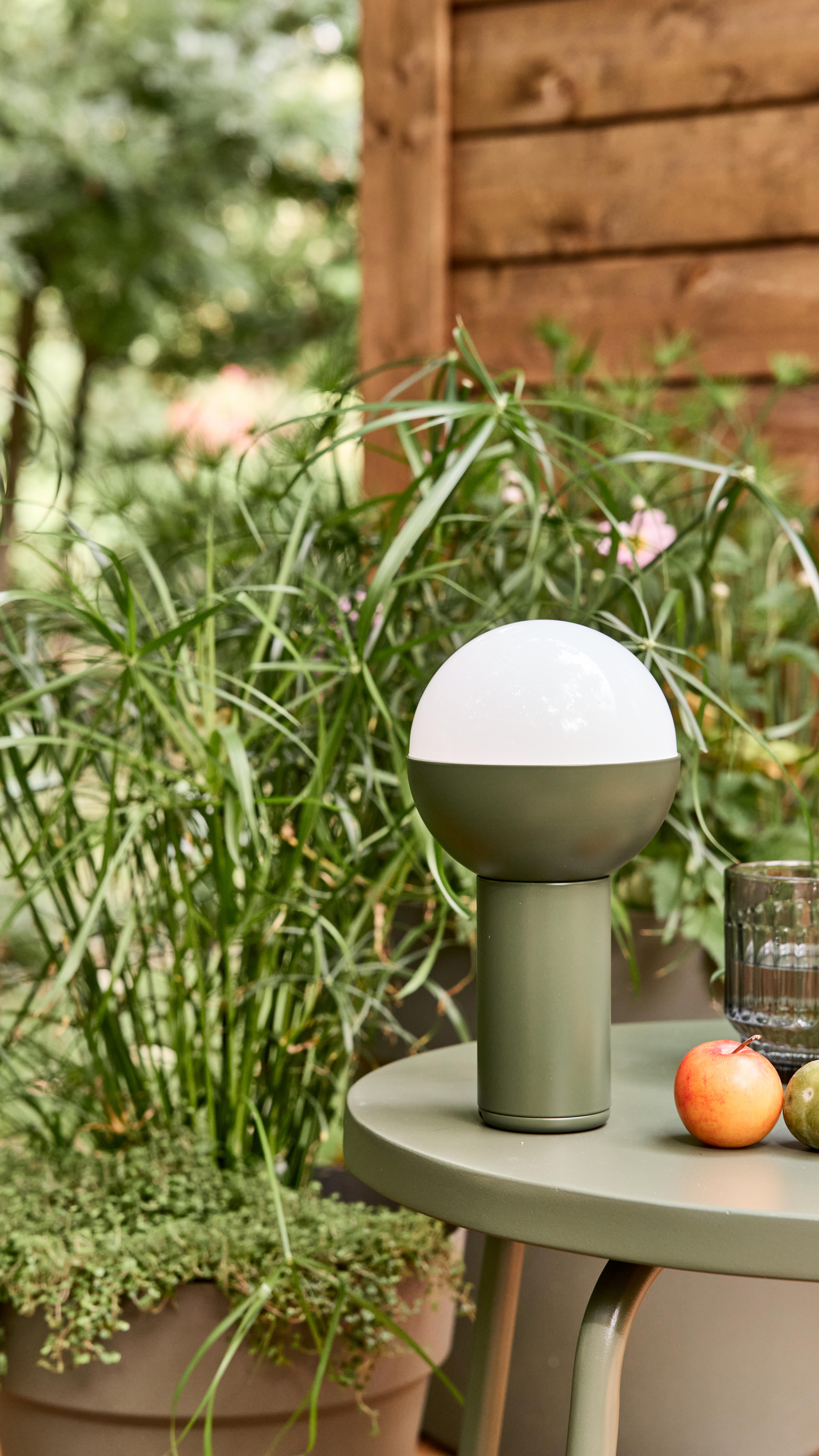 Lámpara de mesa sin cable LED con control de la intensidad de la luz Caspe Dolci INSPIRE con estructura verde pantalla verde luz cálida 3000K - 26