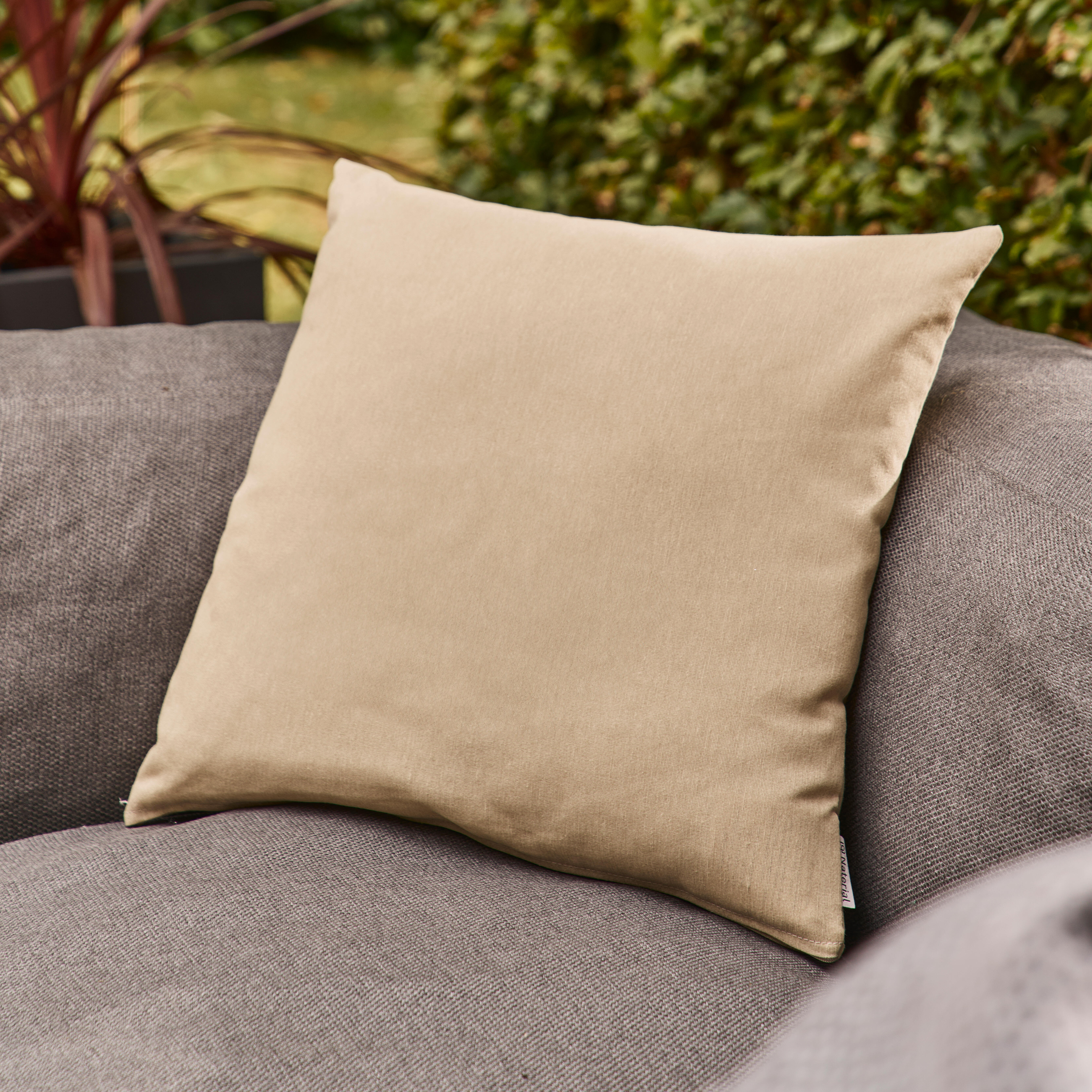 Coussin d'extérieur décoratif NATERIAL Soft taupe moon, l.40 x L.40 cm - 2