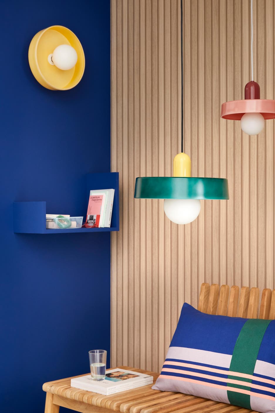 image d'un bureau bleu