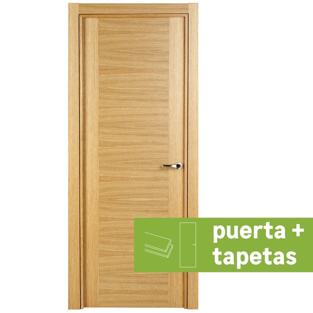 Pack puerta de interior abatible ciega maciza barnizada Line Plus Niza roble apertura izquierda cerco de 7x3 anchura 82.5cm + kit de tapetas