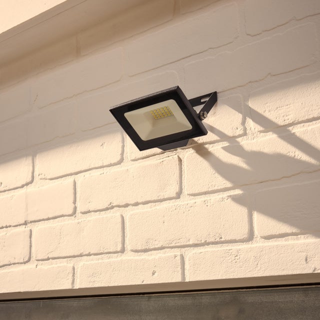 Proyector LED exterior INSPIRE Wilets rectangular luz fría 6500K 20W 2048 lm IP65 resistente a la lluvia y al polvo