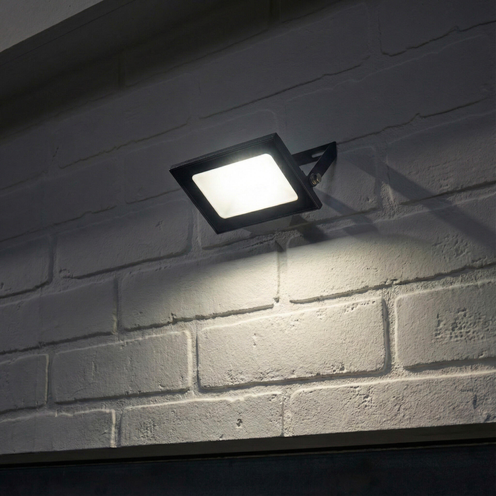 PROYECTOR LED 30W LUZ FRÍA - 2