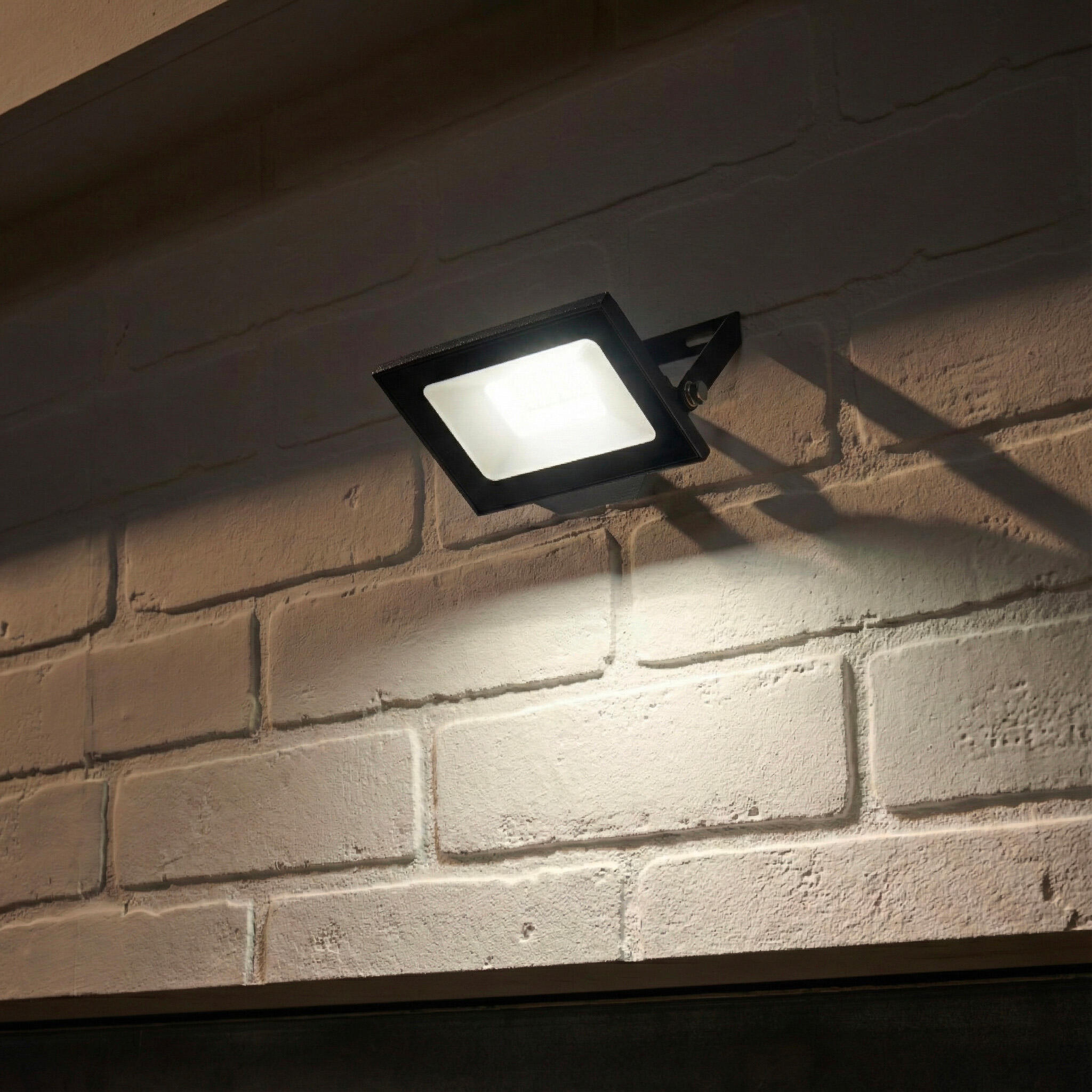 PROYECTOR LED 50W LUZ FRÍA - 2