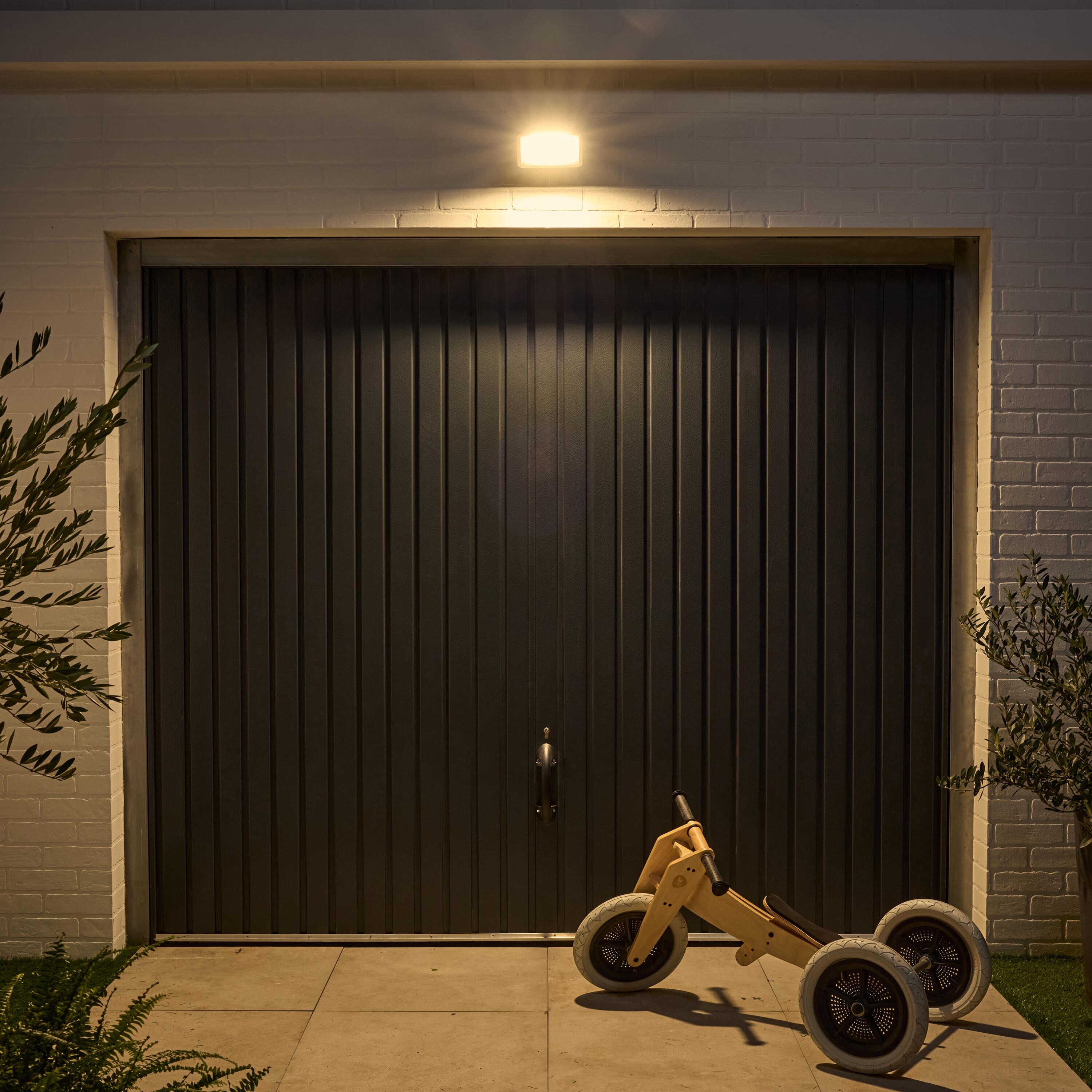 Proyector LED exterior INSPIRE Yonkers rectangular CCT 2700K-6500K 50W 6750 lm IP65 resistente a la lluvia y al polvo - 2