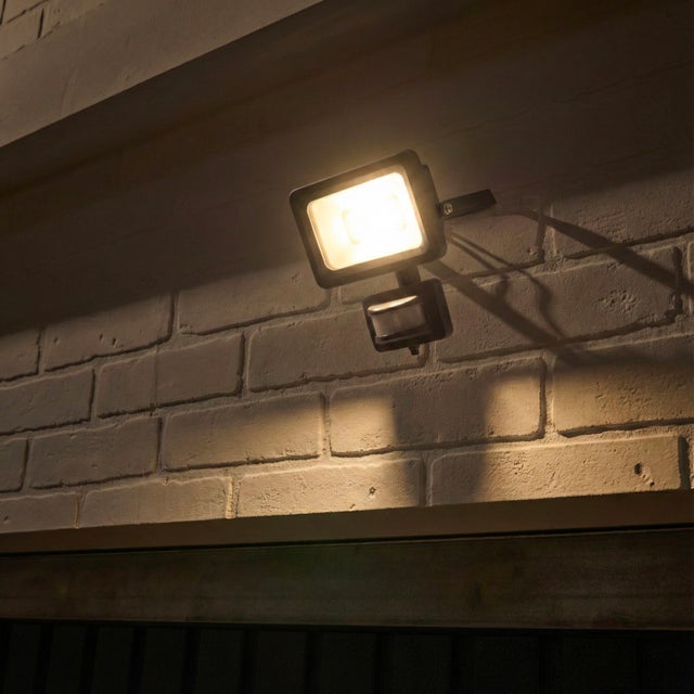 Faro da esterno LED con sensore di movimento/crepuscolare Yonkers in alluminio grigio metallizzato, 50W 6750 lumen CCT INSPIRE