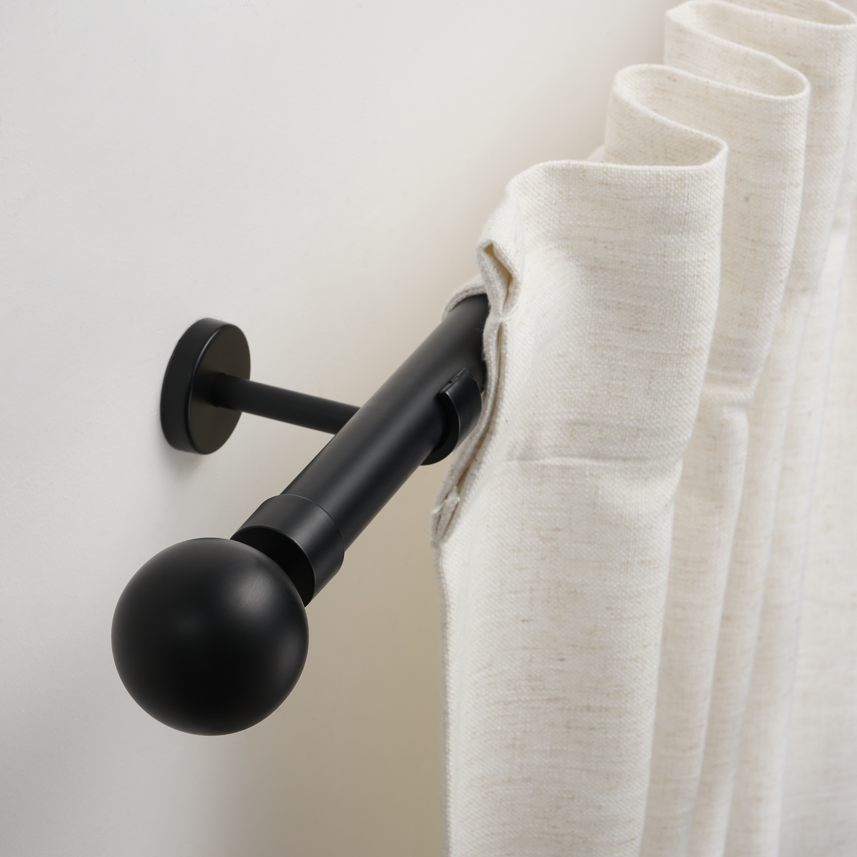Kit de tringle à rideaux noir Ball, L.210 - 385.0 cm, diam.28.0 mm, INSPIRE - 3