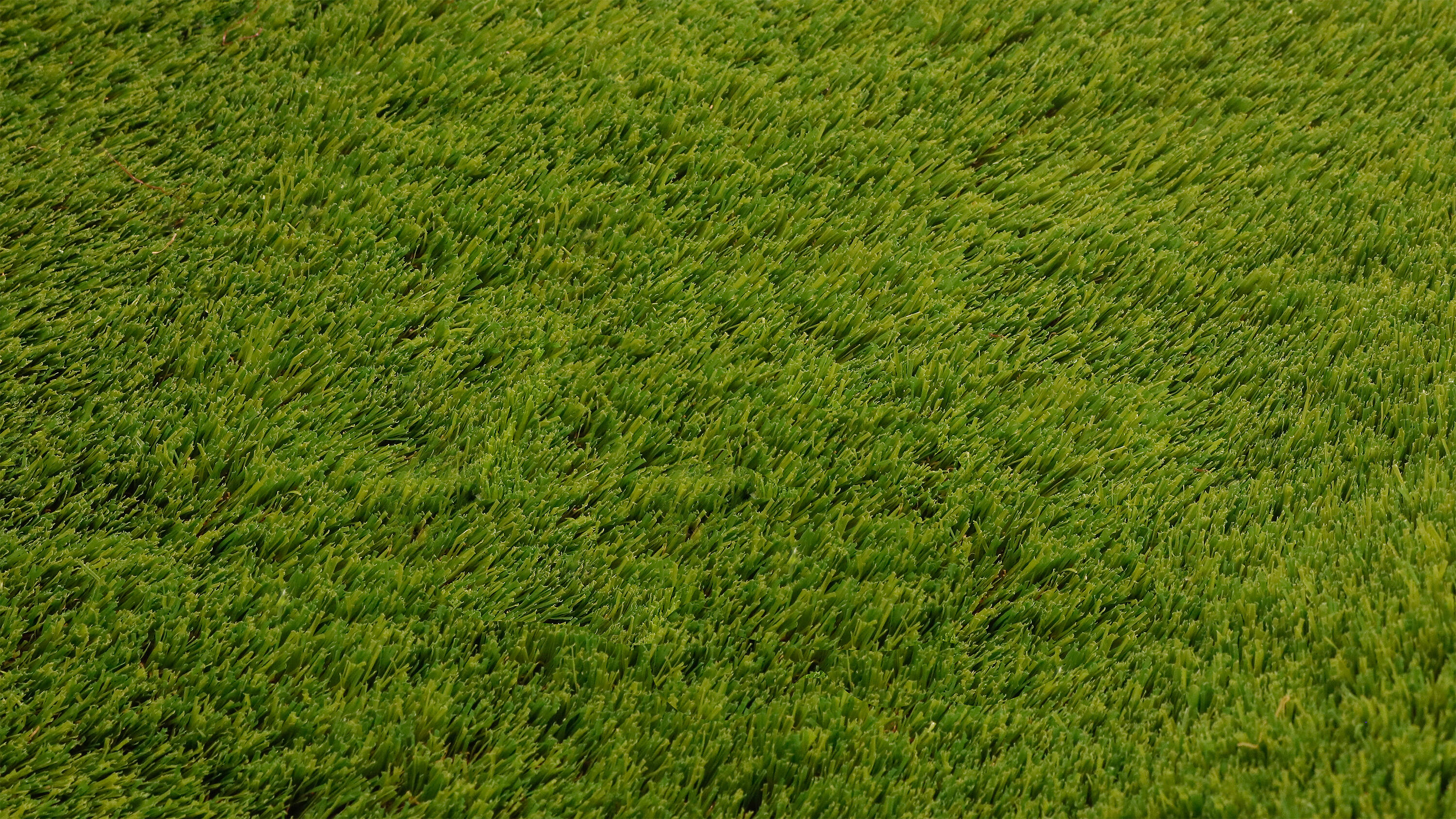 Rolo de relva artificial XAMANEK CALPE 45MM 2X5M 25200 pontadas m2 e 11000 DTex - 6