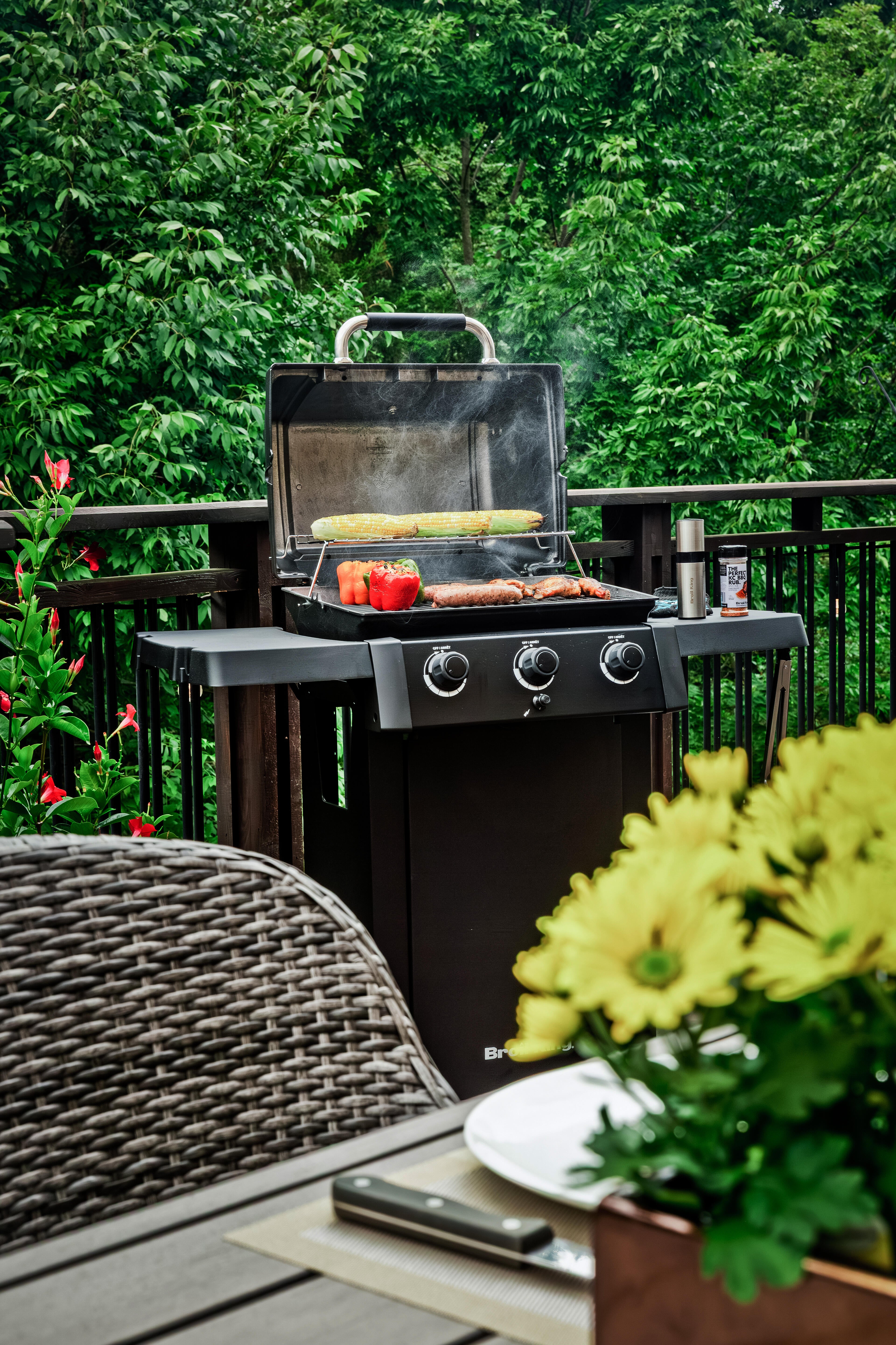 Barbecue a gás com 3 queimadores Broil King Gem 310 - 14