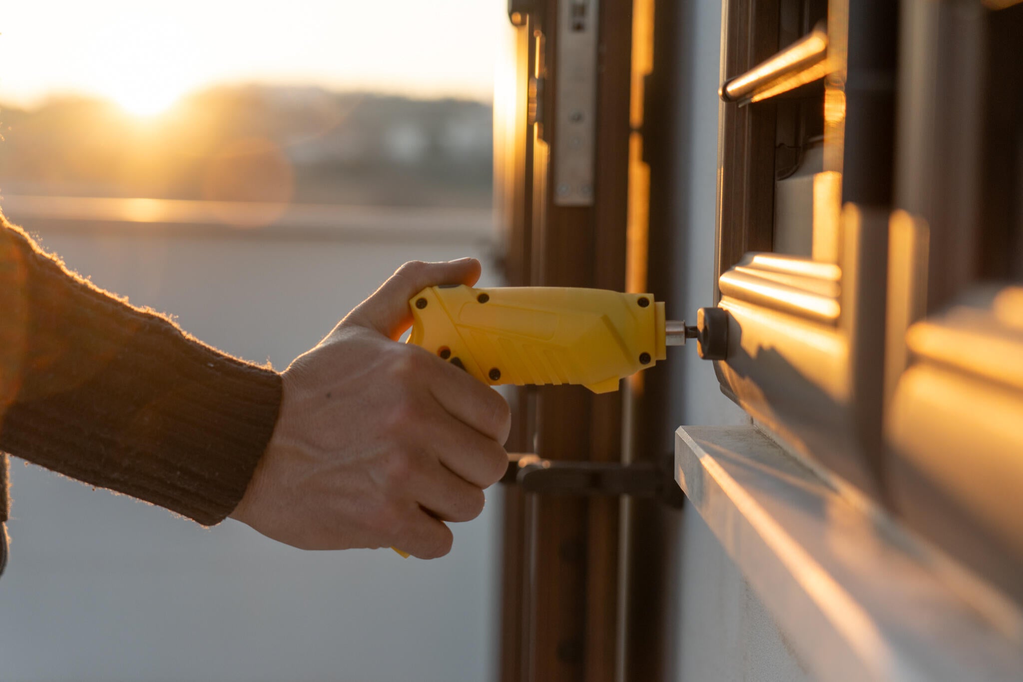 Avvitatore Multiuso con kit 46 accessori 5 V 1.2 Ah 1 batteria in valigetta in plastica - 2