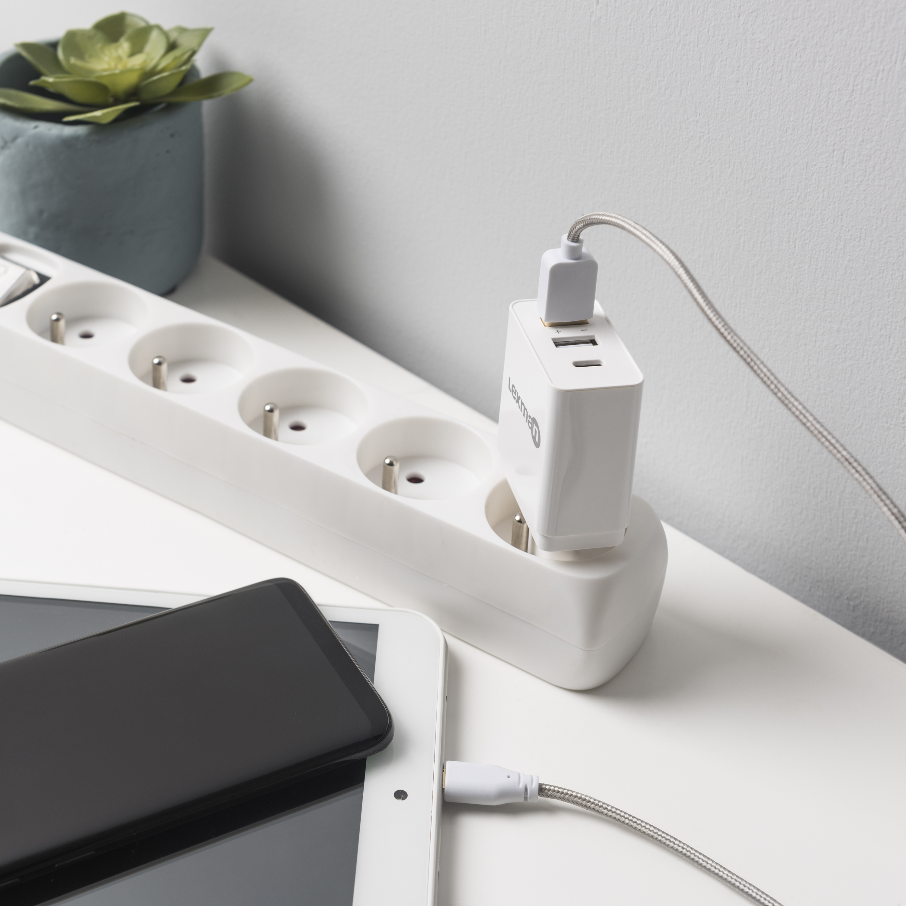 Chargeur USB multimédia blanc LEXMAN - 3