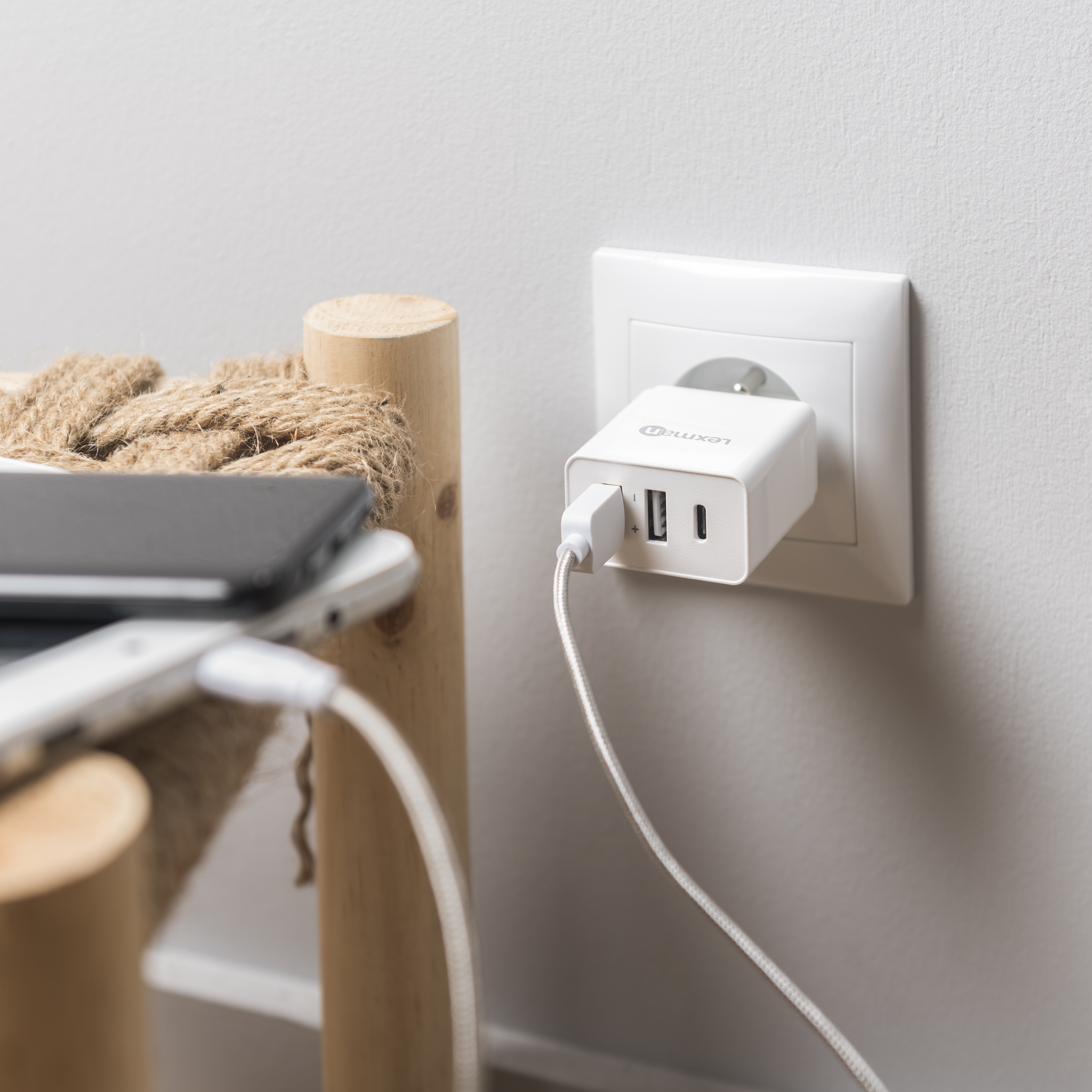 Chargeur USB multimédia blanc LEXMAN - 2