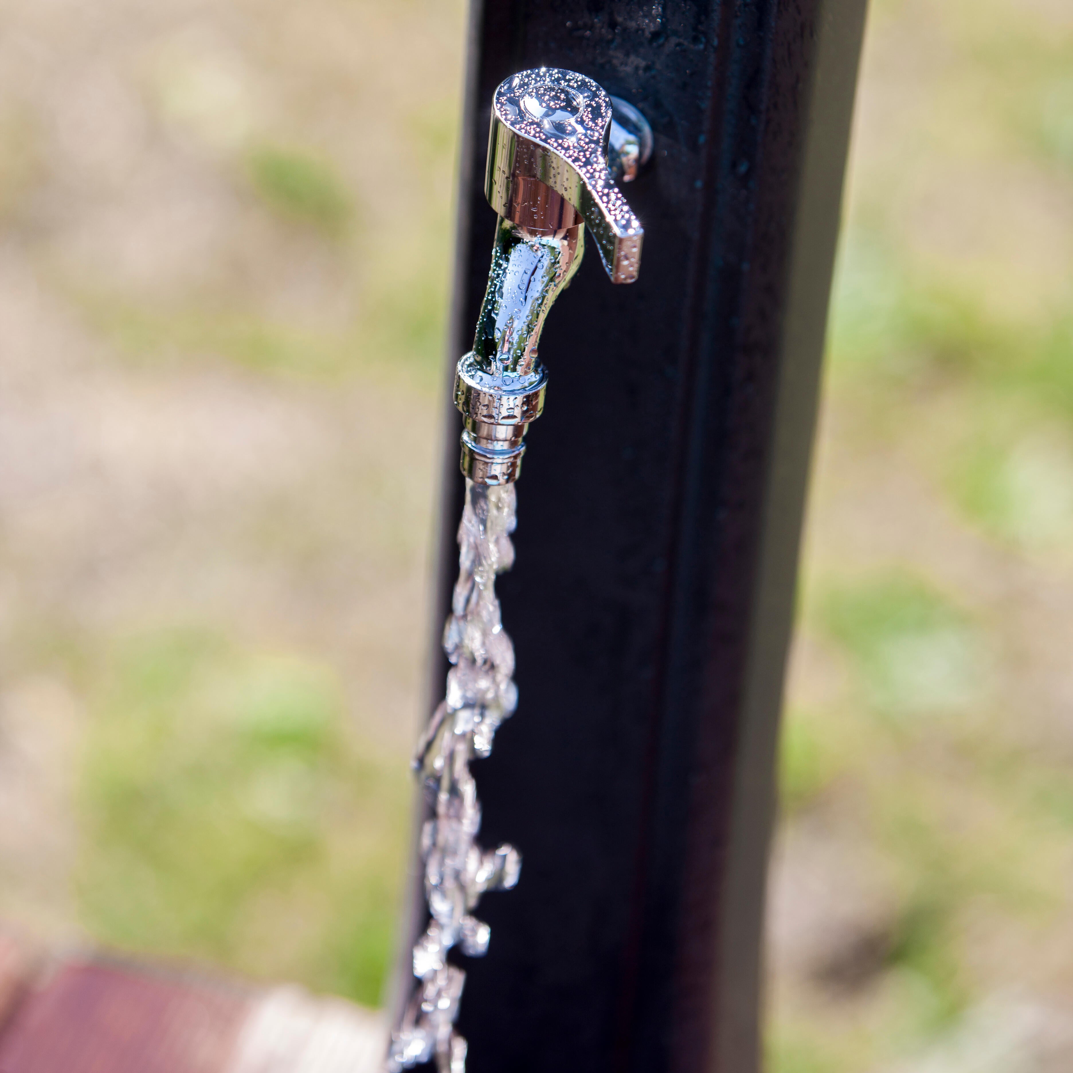 Ducha solar GRE de PVC de 25 L con lavapiés - 8