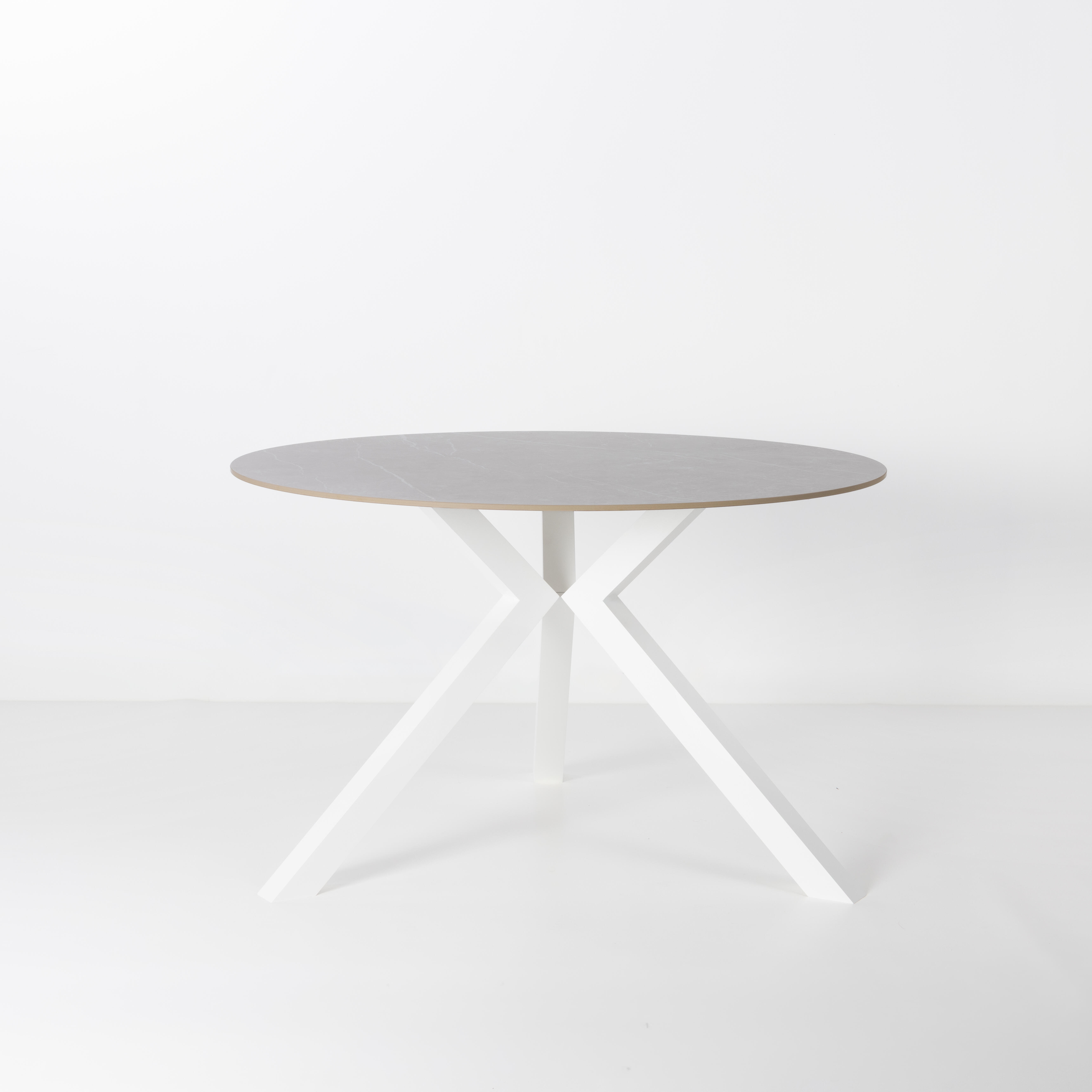 mesa de jardin de aluminio y ceramica round l blanca de 120x74 cm