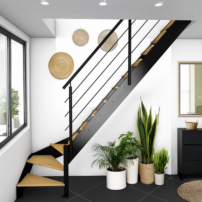 Escalier SPECTRA marches en chêne massif et limons en hêtre noirs