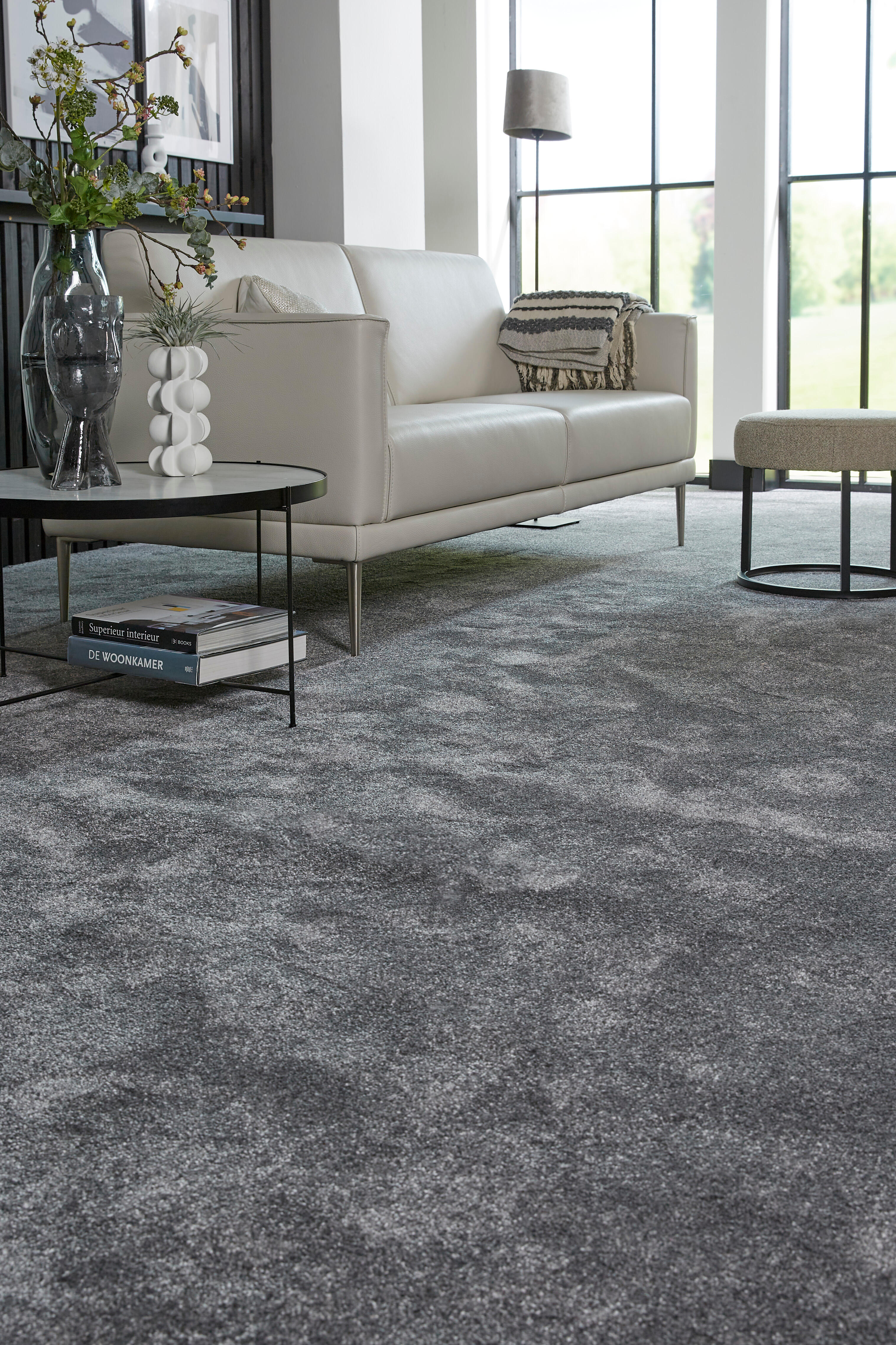 Moquette tufté uni gris / argent ATLANTIS SPICE 960, rouleau l.4 m - 2