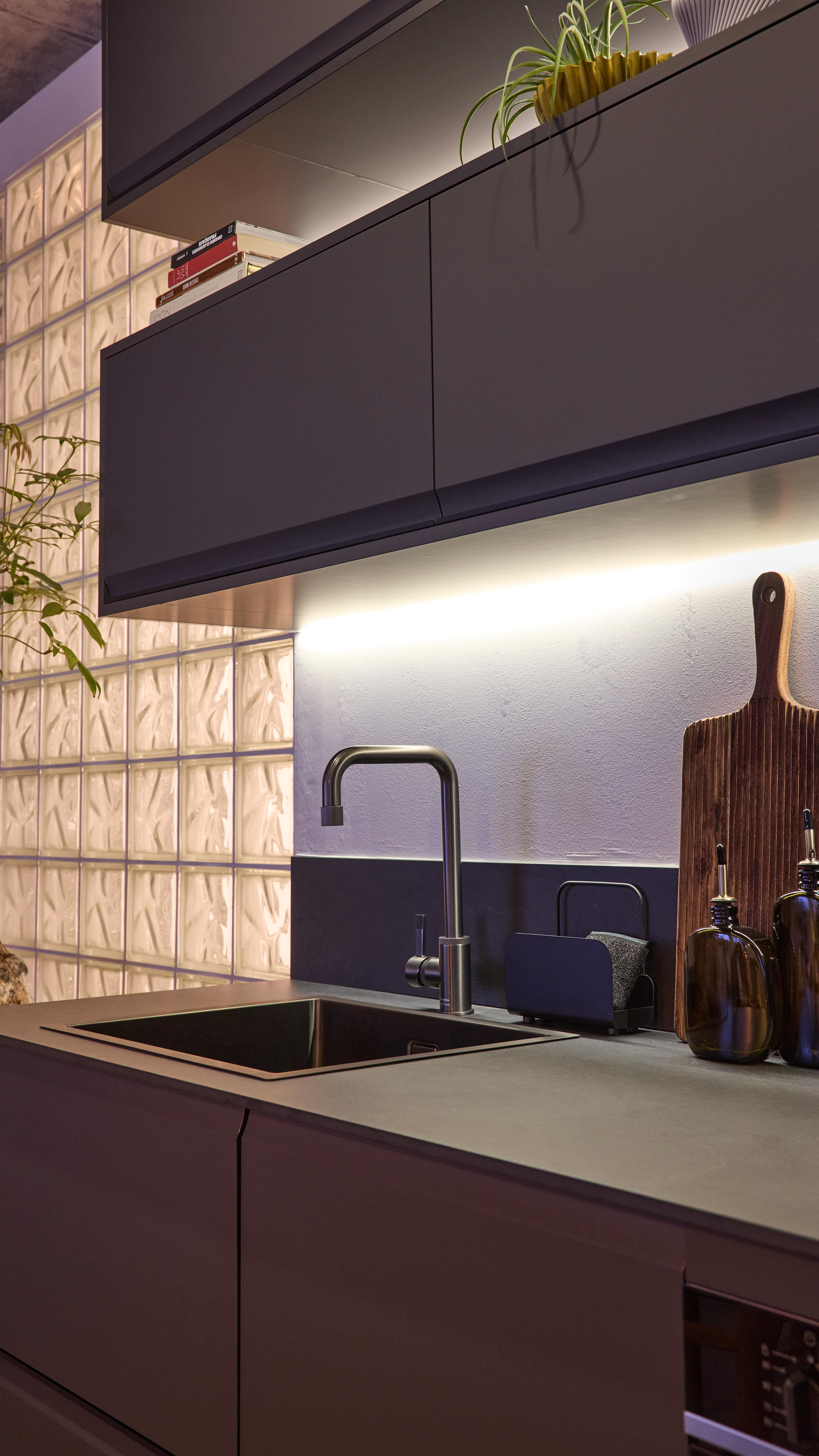 Robinet de cuisine gun metal, Indus, DELINIA - 4