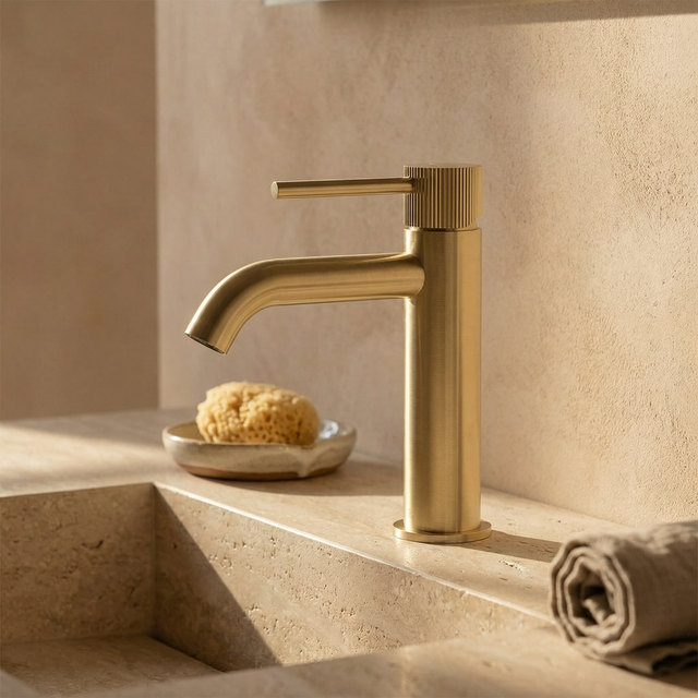 Mitigeur de lavabo or brossé M, bonde incluse, Esseline, ESSEBAGNO