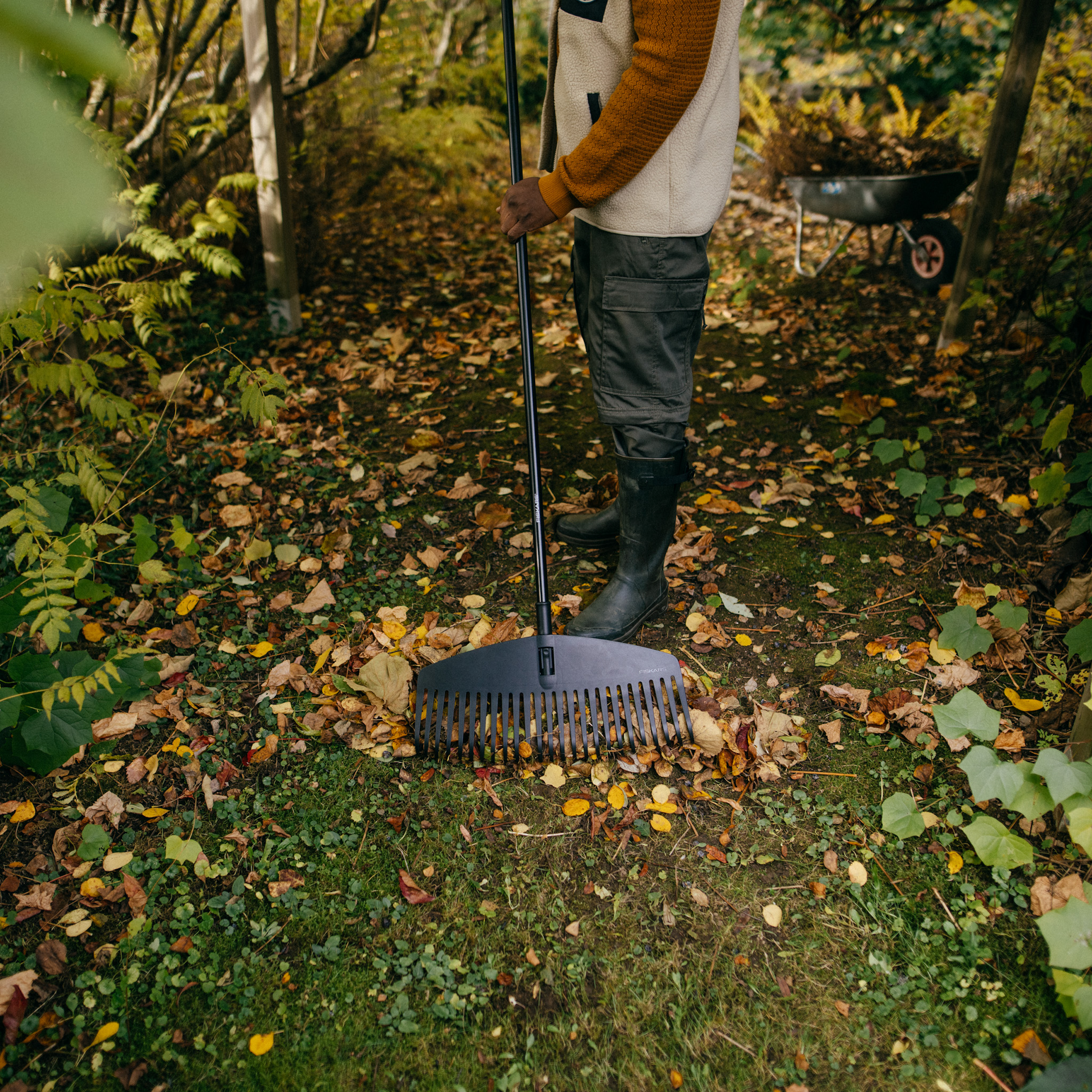 Grabie do liści Solid 52 cm Fiskars  - 3