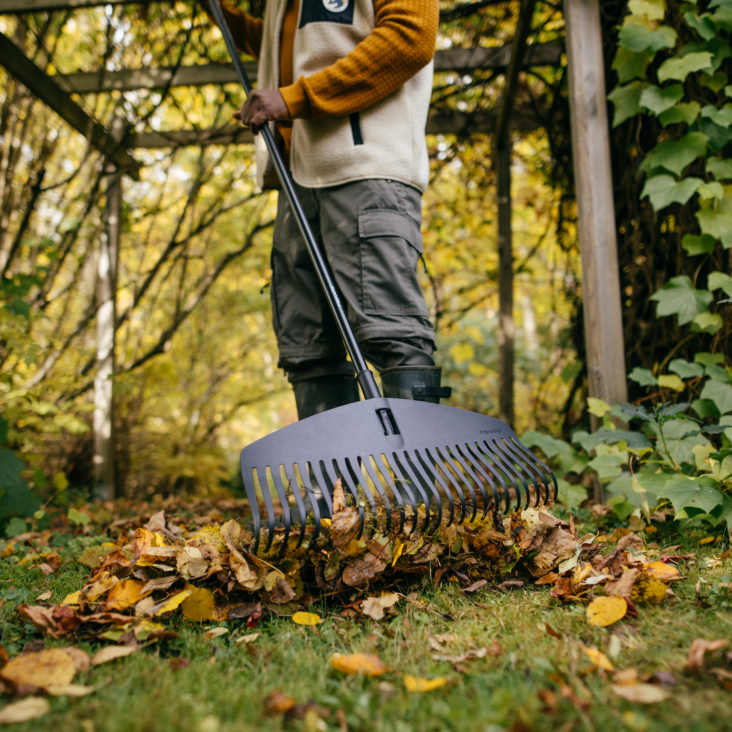 Grabie do liści Solid 52 cm Fiskars  - 2