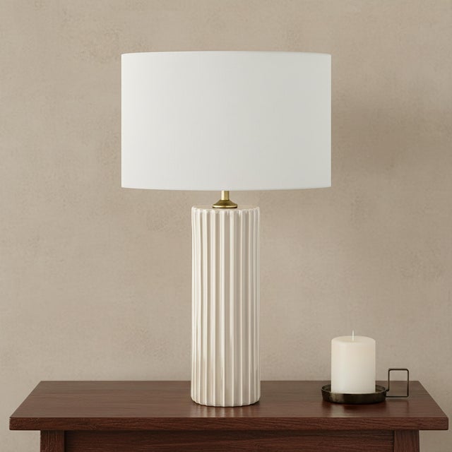 Lámpara de mesa compatible con casquillo E27 Triana XTRELAMP con estructura cerámica beige pantalla blanca de algodón alimentación a red