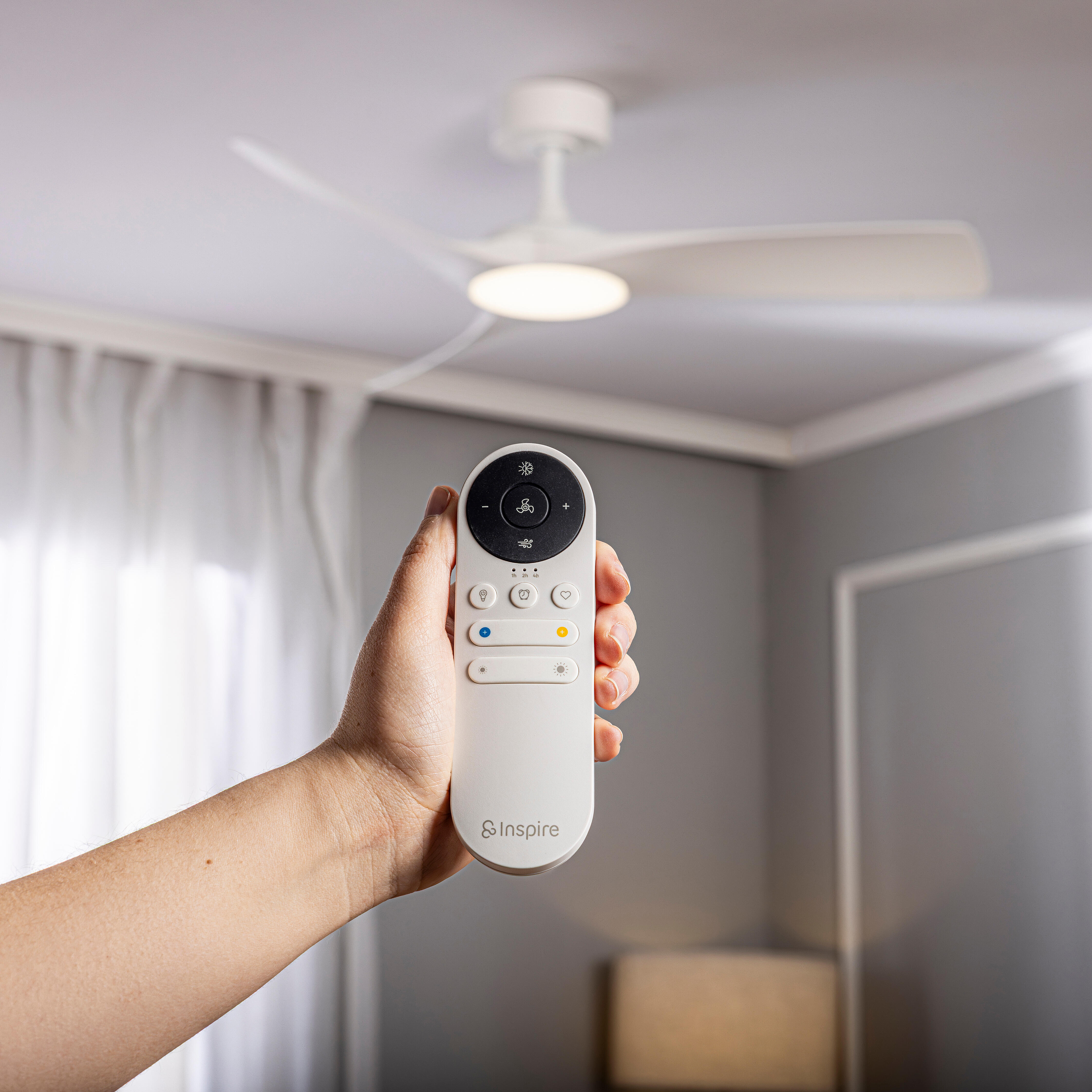 Ventilador de techo con luz silencioso DC 34W con mando WiFi/ APP ø112 cm Aruba Plus INSPIRE blanco luz CCT 3 aspas| 6 velocidades| modo verano/invierno| brisa| temporizador| recomendado de 13 a 20m² - 5