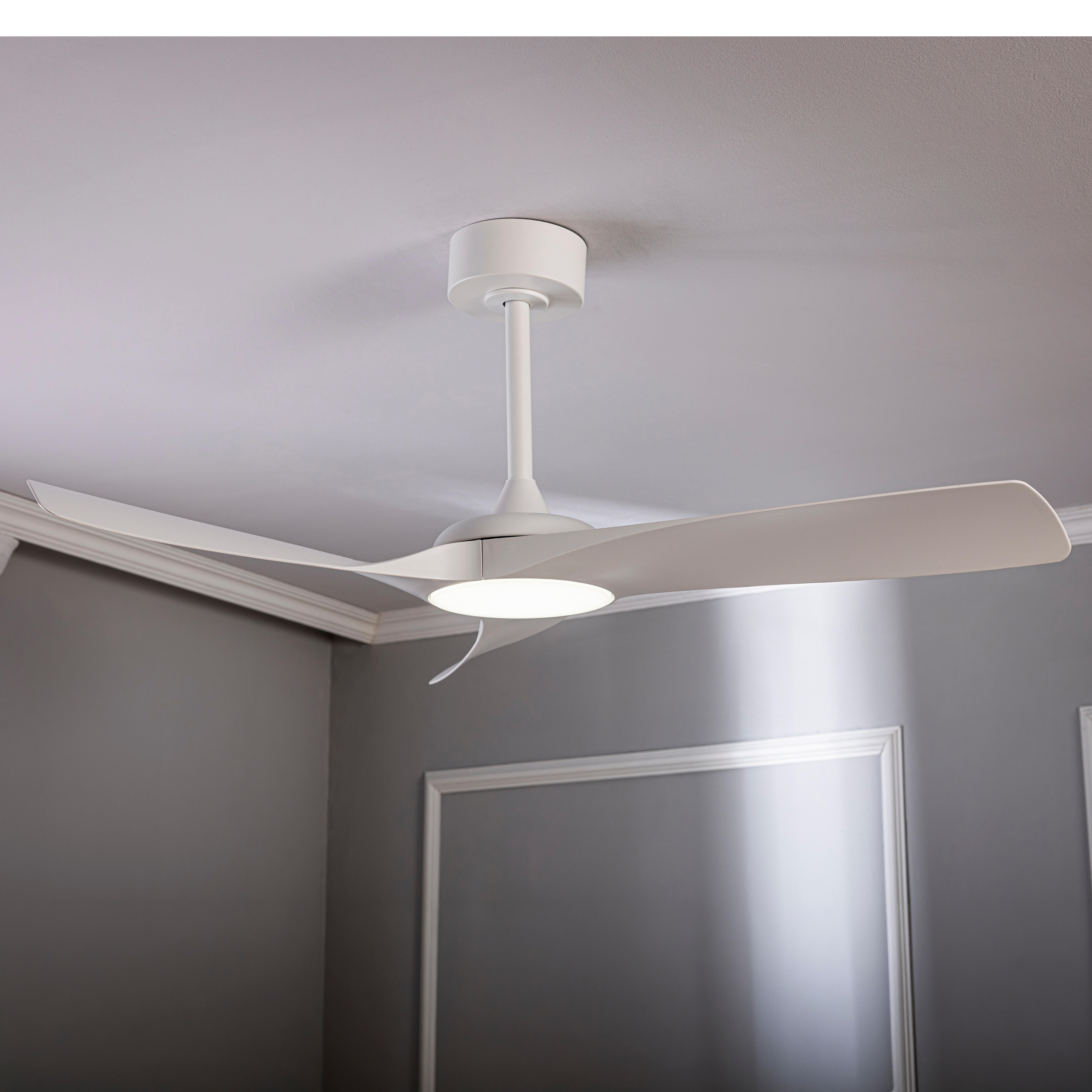 Ventilador de techo con luz silencioso DC 34W con mando WiFi/ APP ø112 cm Aruba Plus INSPIRE blanco luz CCT 3 aspas| 6 velocidades| modo verano/invierno| brisa| temporizador| recomendado de 13 a 20m² - 20