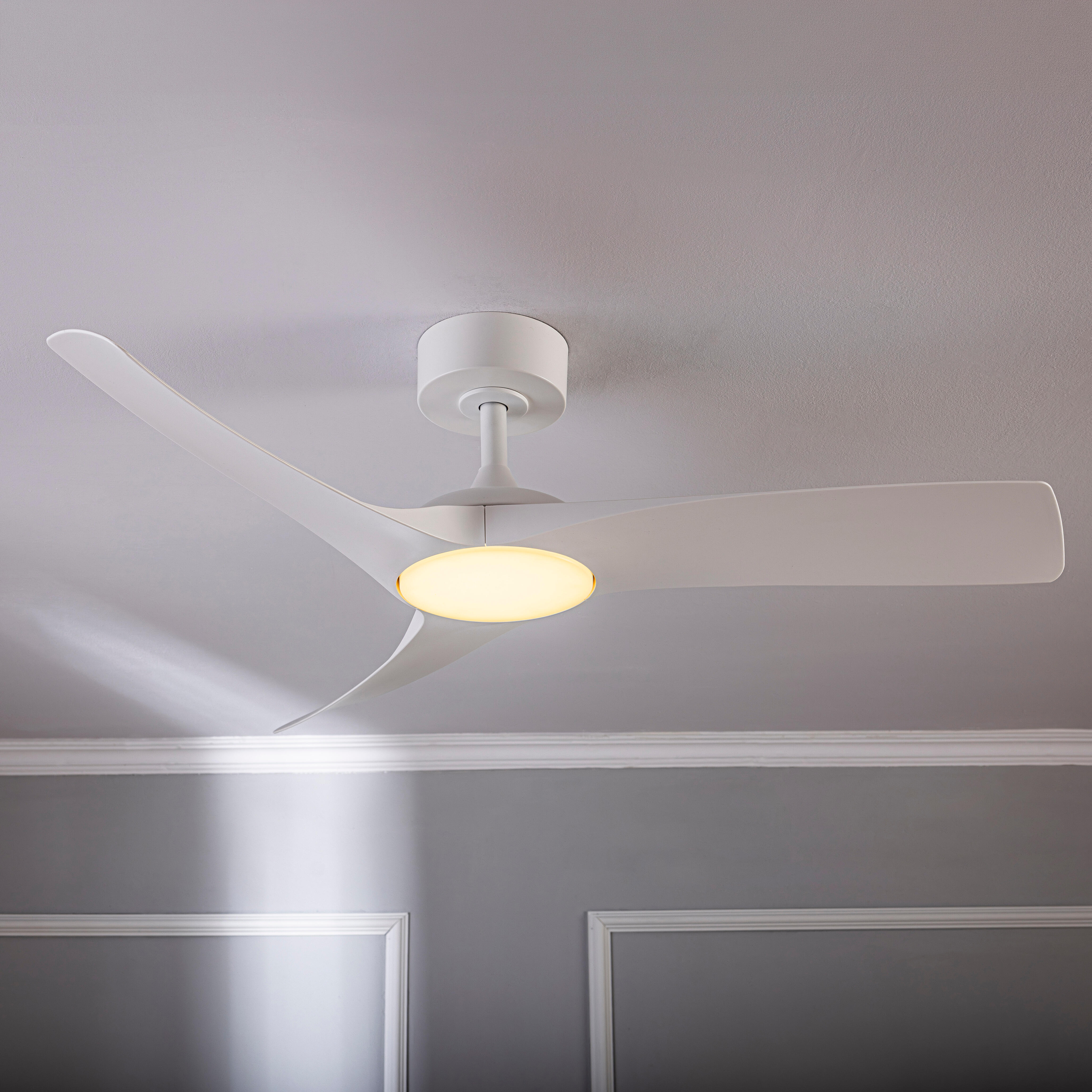 Ventilador de techo con luz silencioso DC 34W con mando WiFi/ APP ø112 cm Aruba Plus INSPIRE blanco luz CCT 3 aspas| 6 velocidades| modo verano/invierno| brisa| temporizador| recomendado de 13 a 20m² - 22