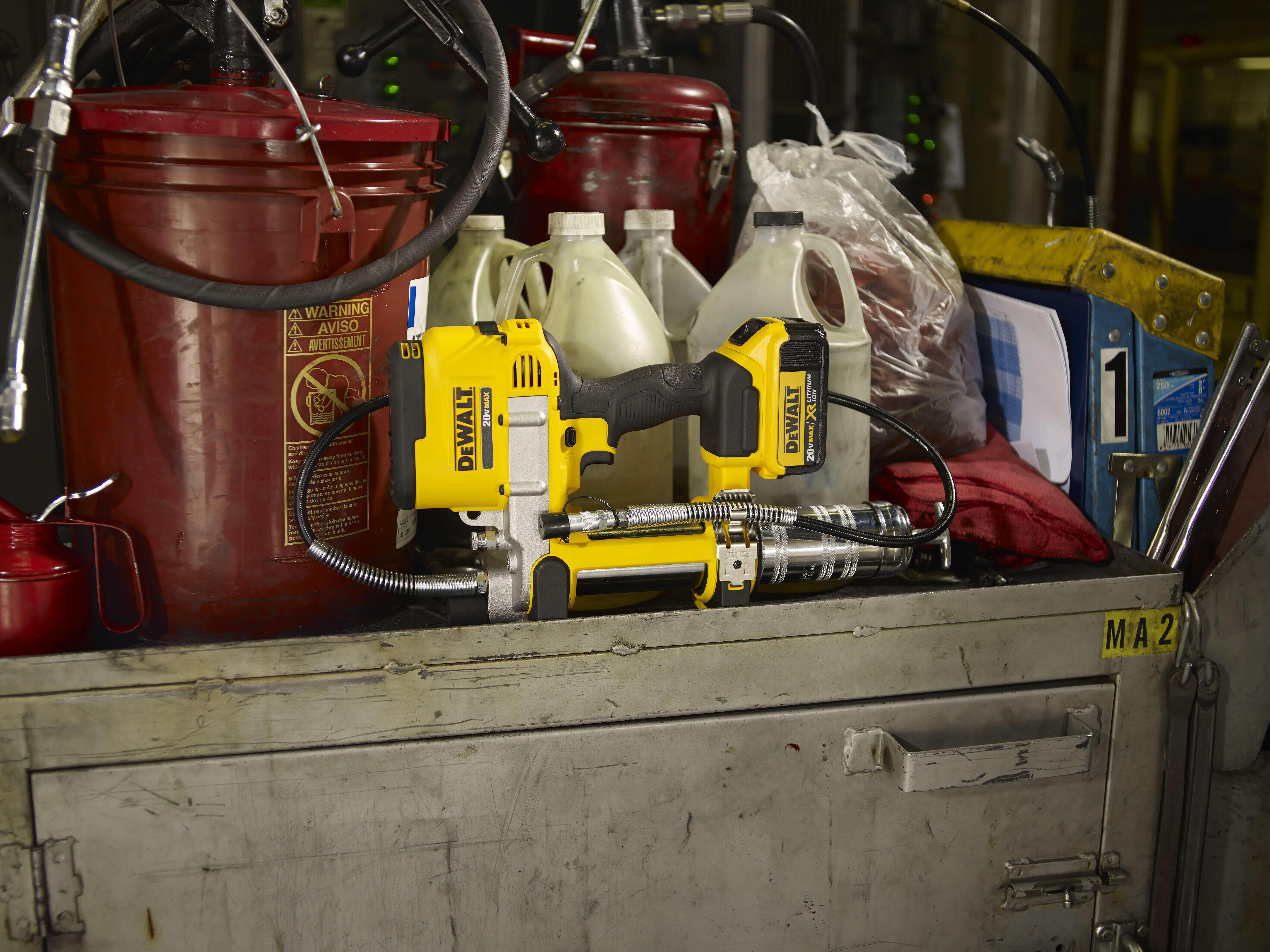 Pompe à Graisse DEWALT XR 18V, Batterie 4AH+Chargeur 400g, DCGG571M1-QW - 10