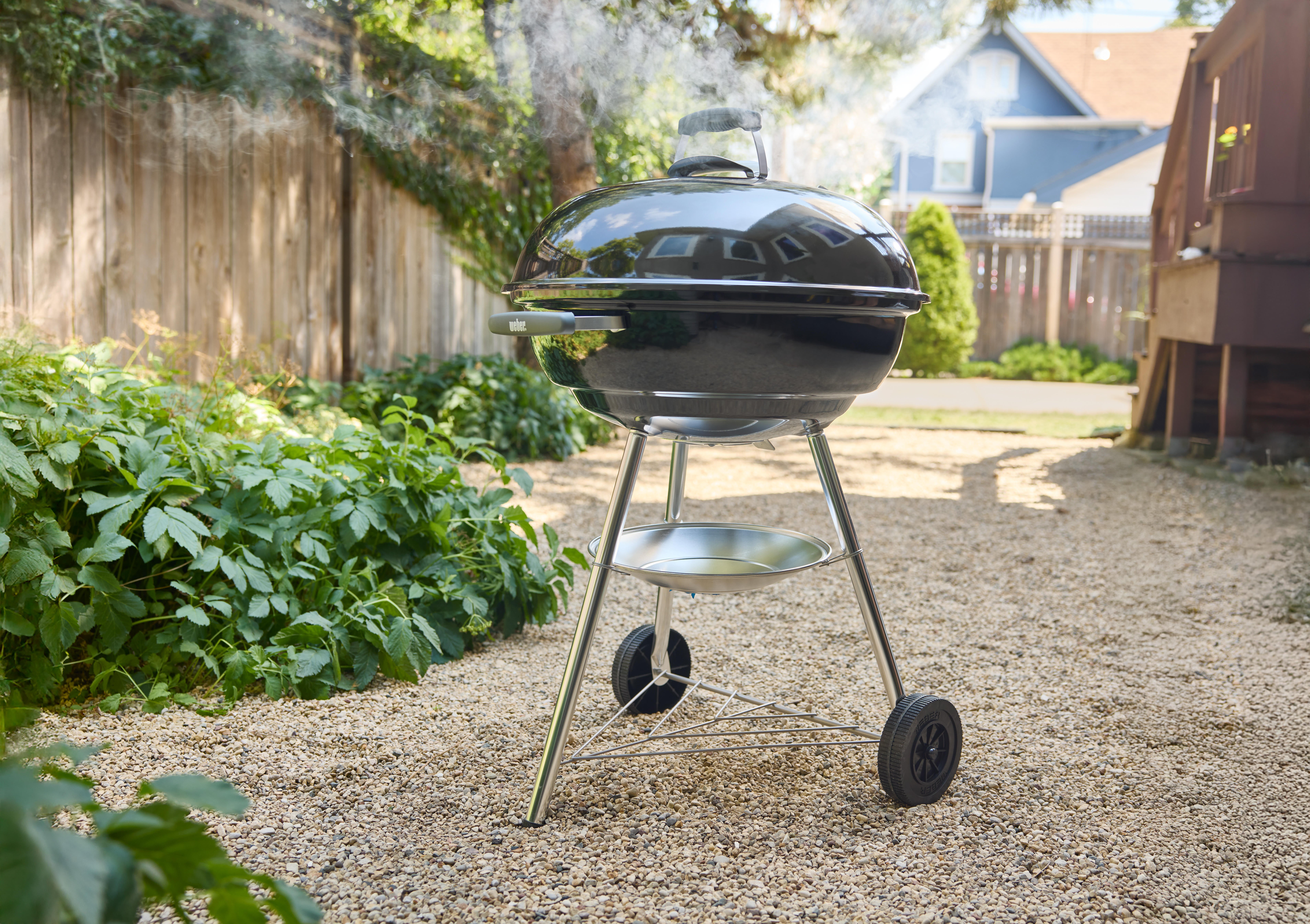barbacoa de carbon weber compact kettle 57 cm recomendado para de 6 a 10 personas