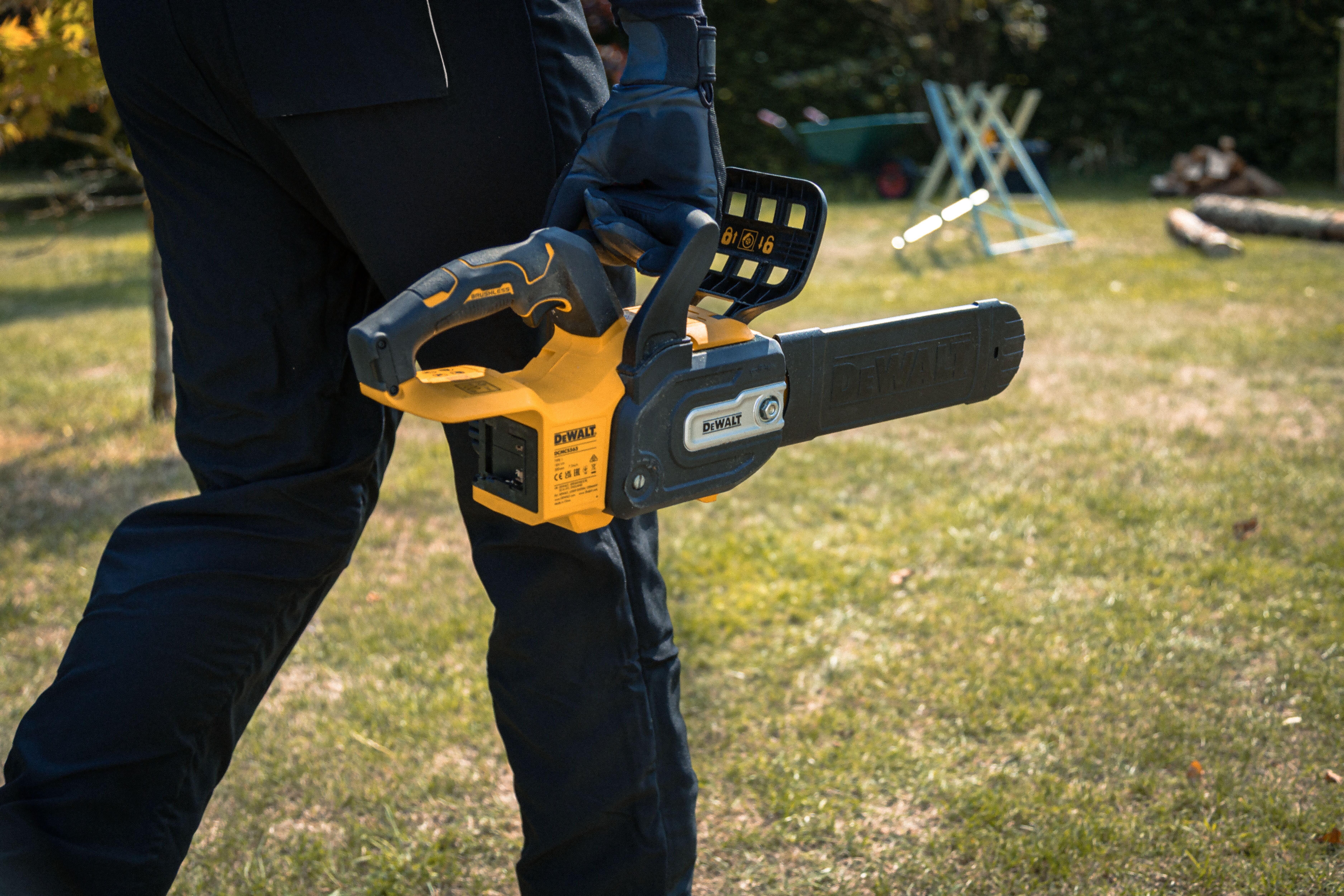Tronçonneuse Compacte DEWALT XR 18V, Guide 30cm Sans Batterie, DCMCS565N-XJ - 6