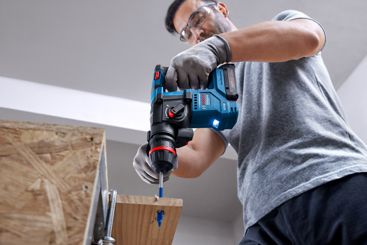Bosch Professional Martello tassellatore a batteria 18V 2 Ah 1.5 J 2 batterie incluse