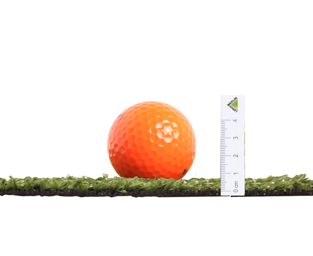 Rollo de Césped artificial XAMANEK Pradera 1x5m de 7 mm de altura de fibras y 60480 puntadas m2