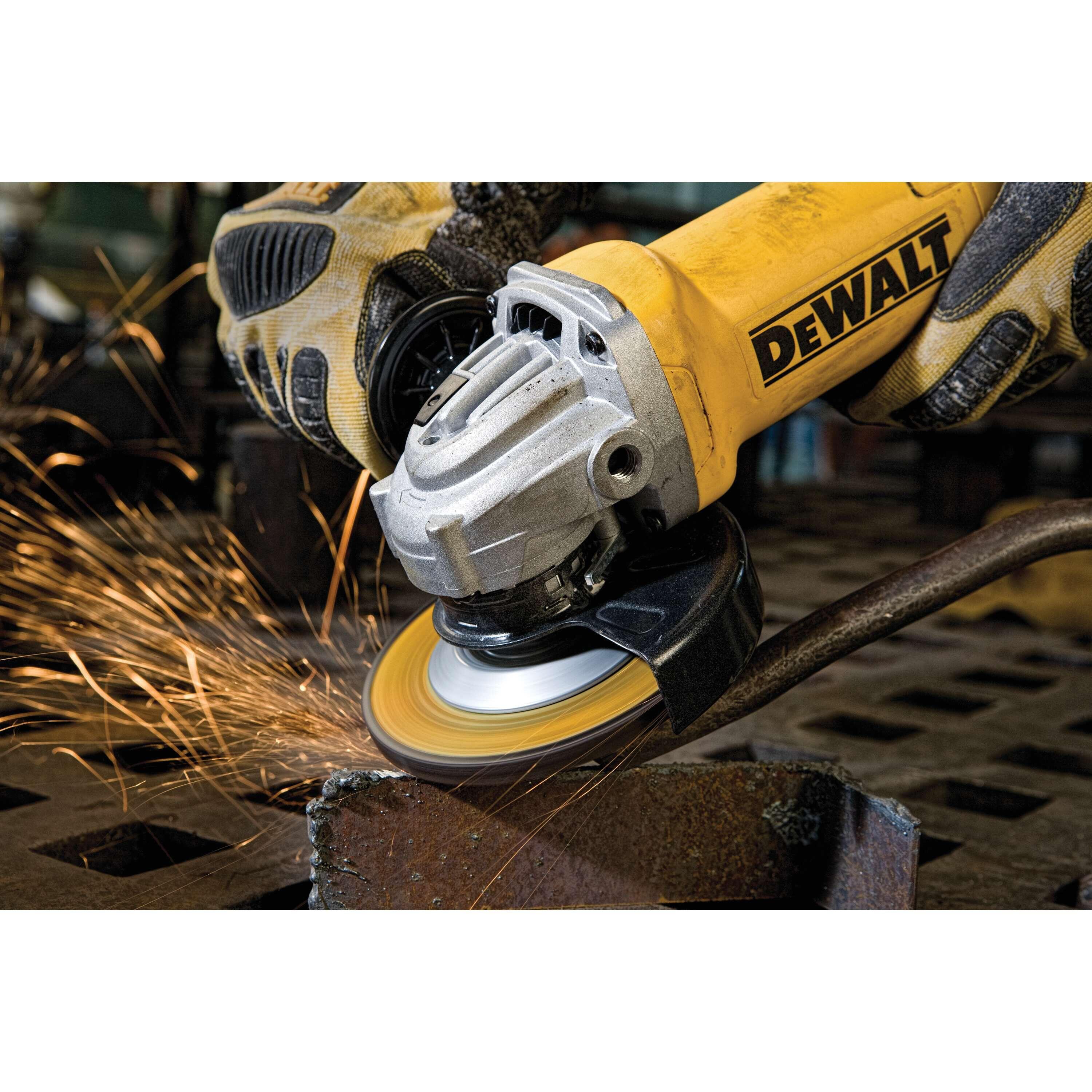 Meuleuse d'angle Filaire DEWALT,1010W 125mm en Coffret, DWE4207K - 6