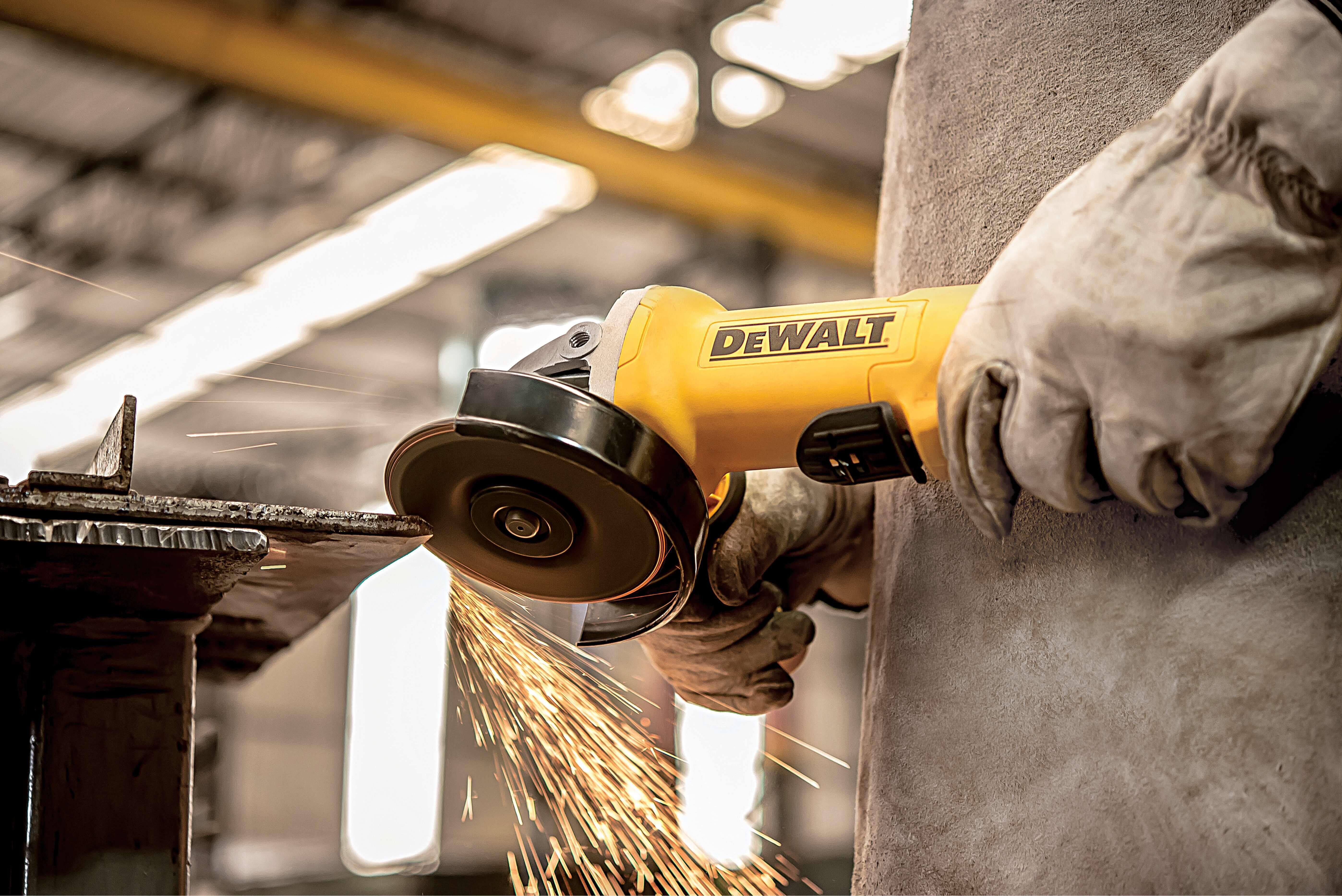 Meuleuse d'angle Filaire DEWALT,1010W 125mm en Coffret, DWE4207K - 7