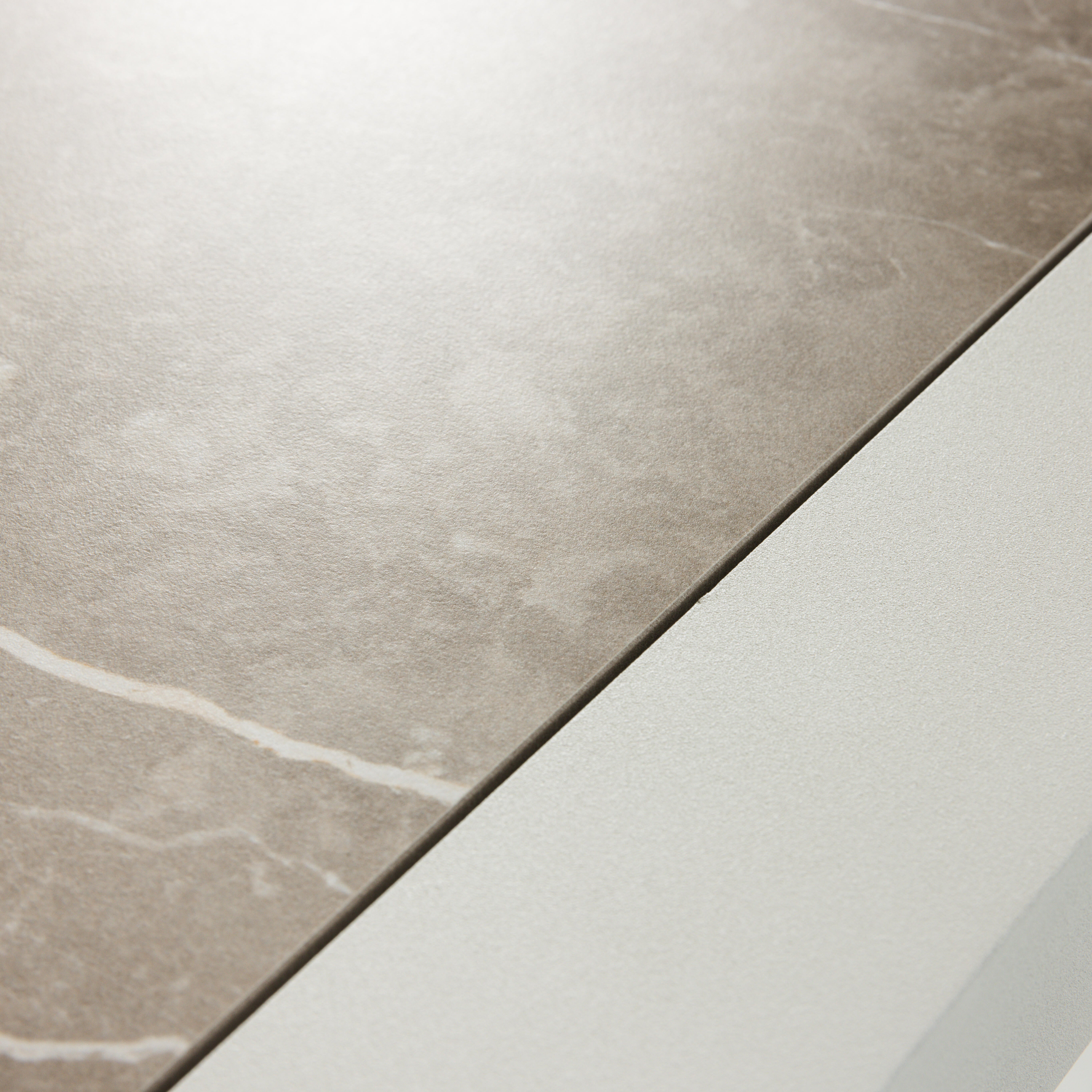 Mesa auxiliar de aluminio y cerámica Luca blanco Taupe de 132x42x60 cm - 16
