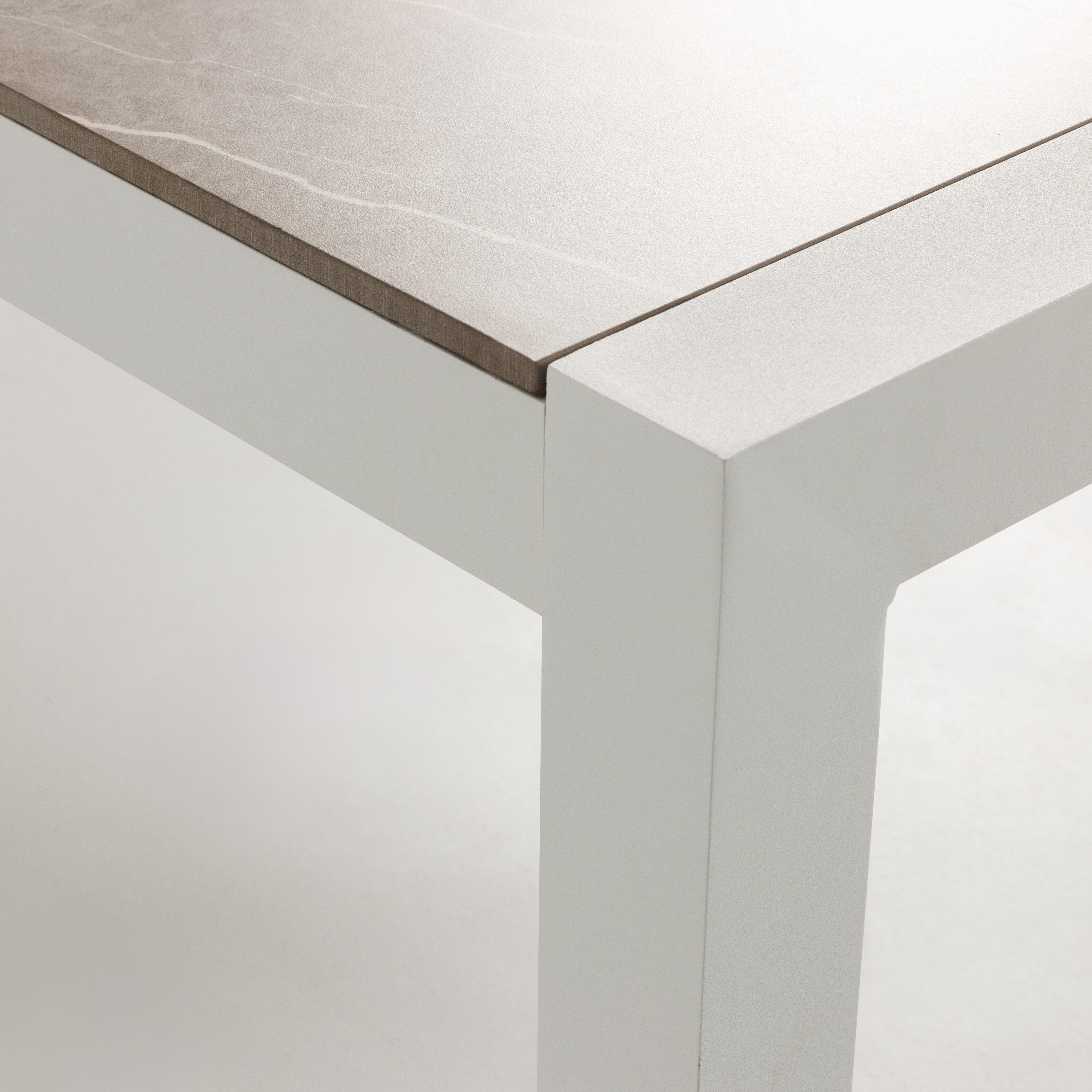 Mesa auxiliar de aluminio y cerámica Luca blanco Taupe de 132x42x60 cm - 15