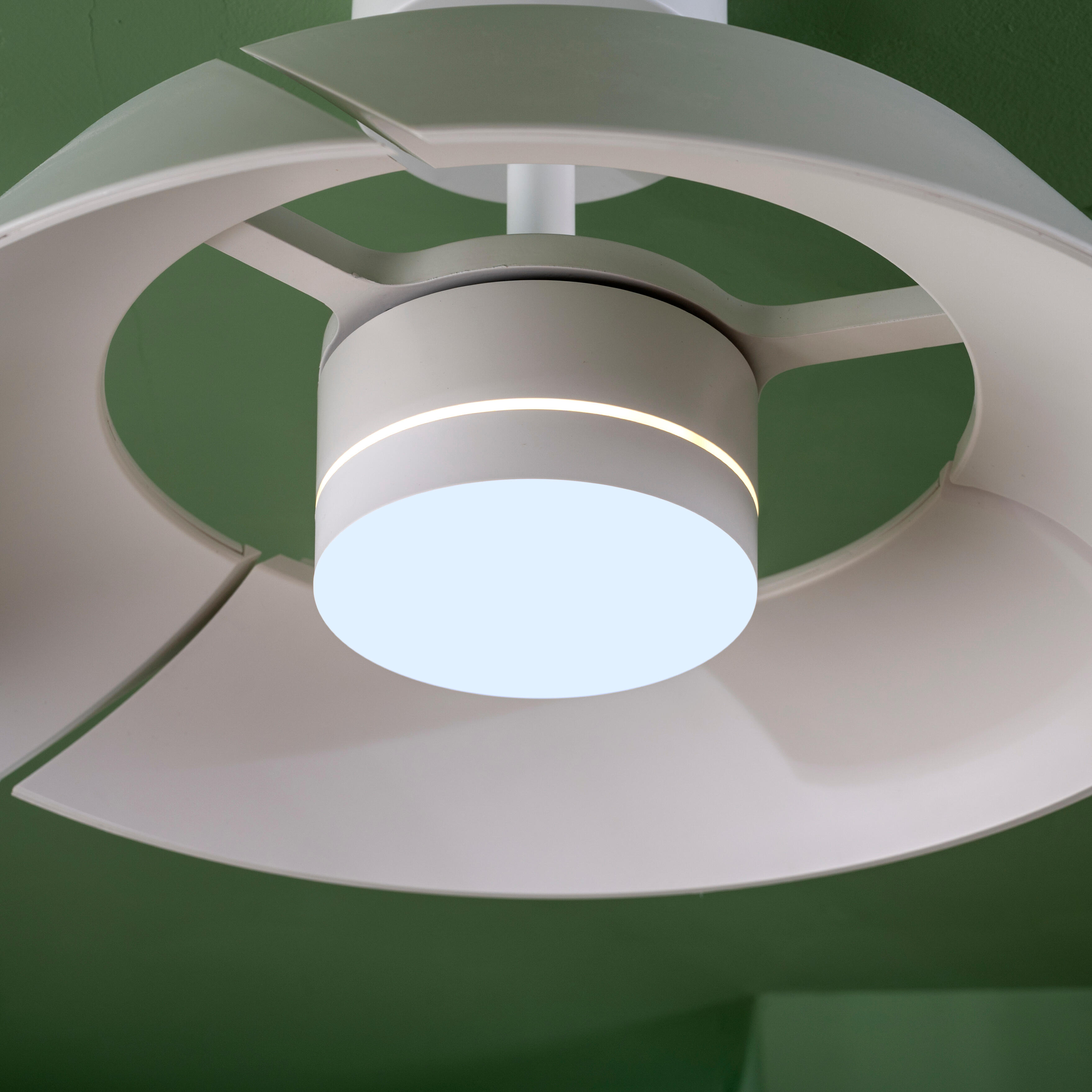 Ventoinha de teto com lâmpada retrátil silenciosa motor DC 3000 Lm CCT D91 cm branco Cadix Inspire
 - 4