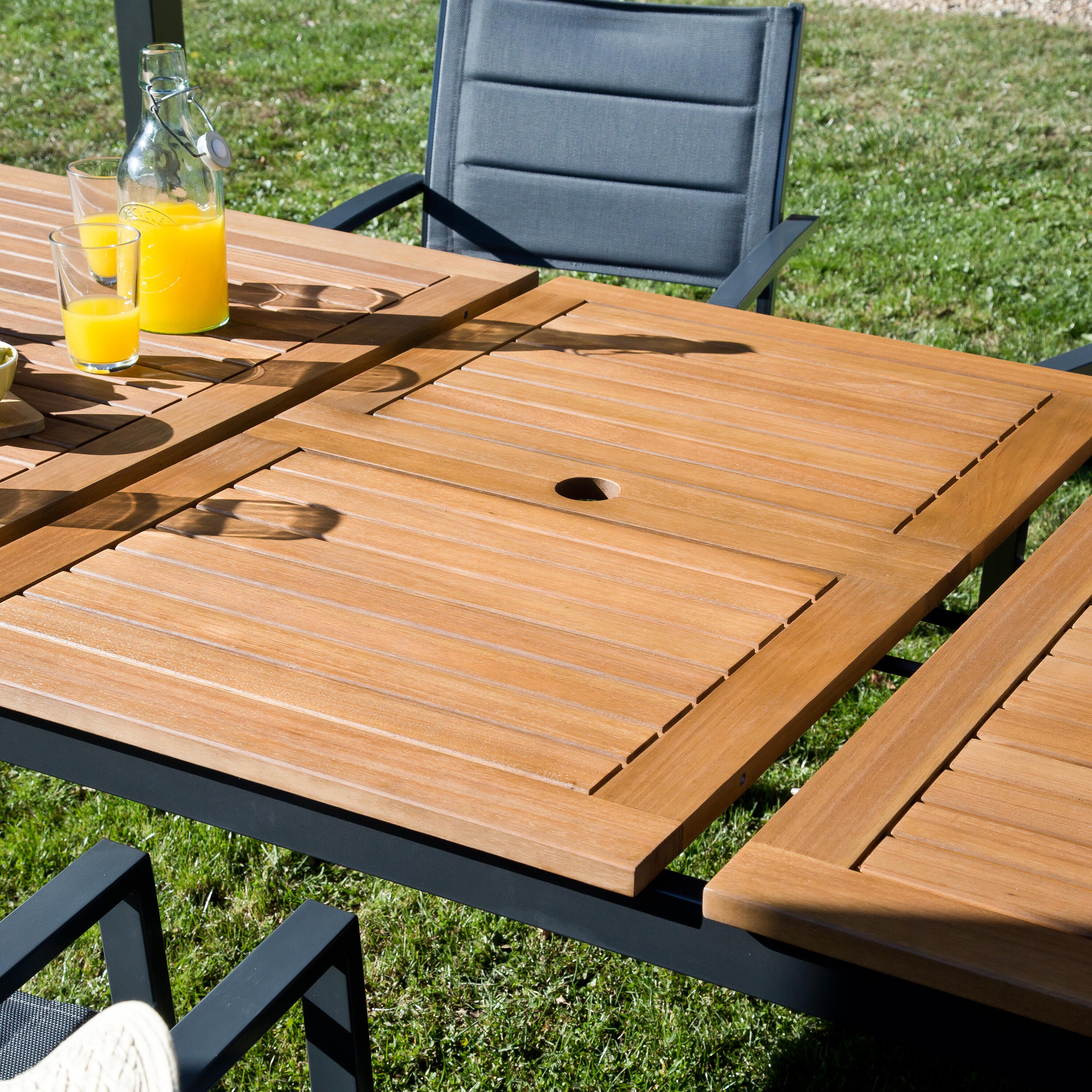 Tavolo da giardino allungabile Oris NATERIAL in alluminio grigio con piano in eucalipto per 6 persone 180/240x100cm - 19