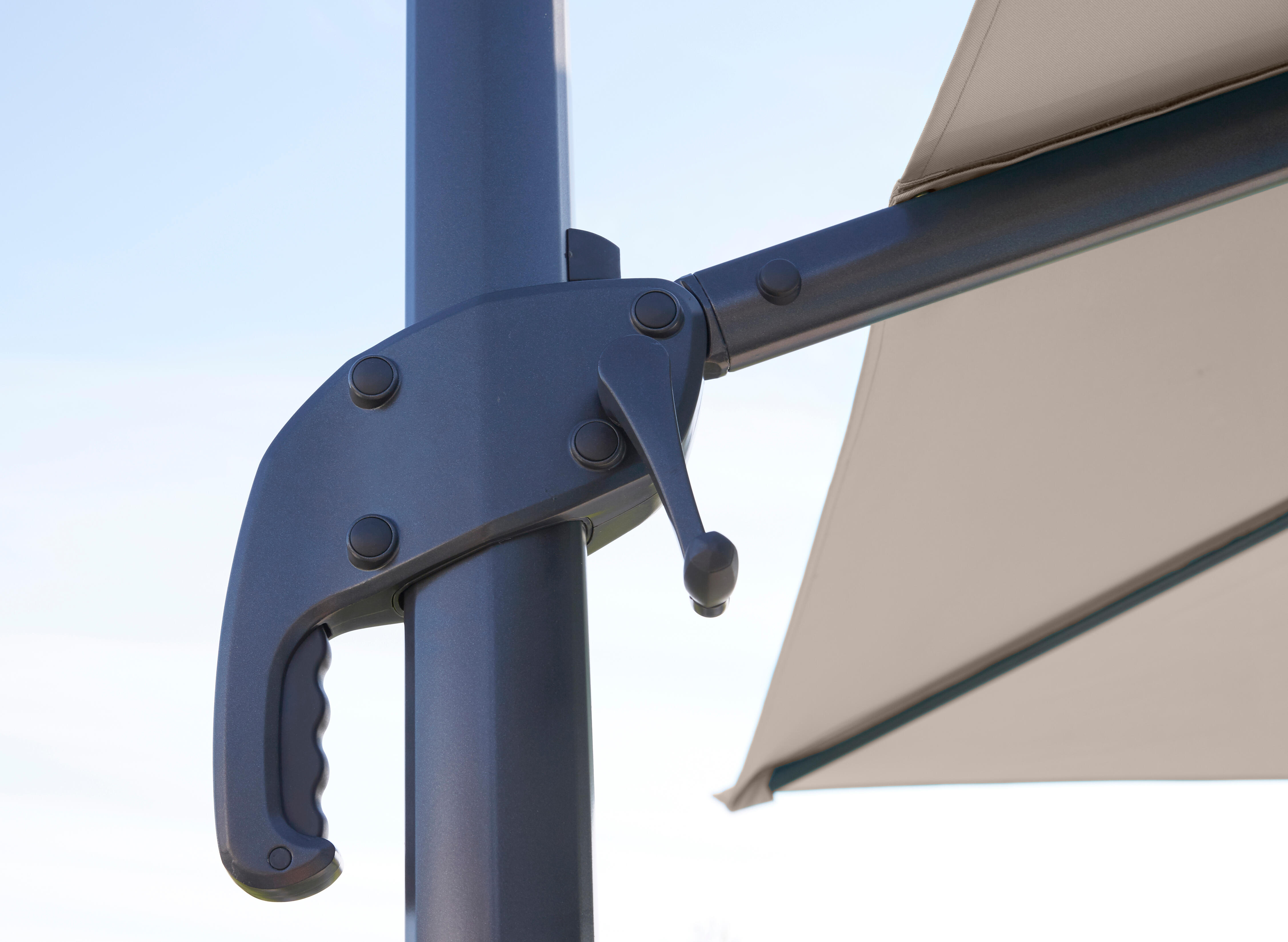 Ombrellone a palo laterale grigio Aura NATERIAL con telo quadrato tortora L 286 x P 286 x H 264 cm - 18