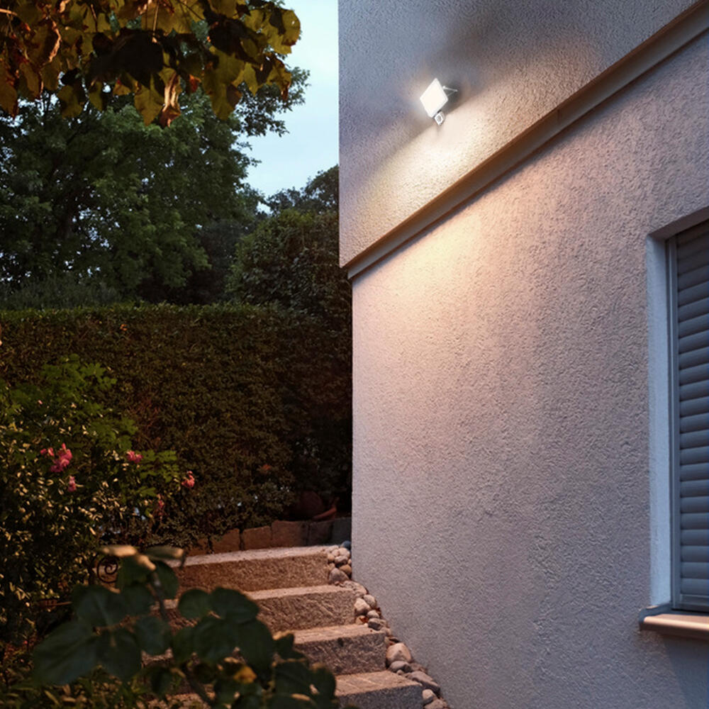 Naświetlacz LED 10W 900 lm IP65 5000K biały czujnik ruchu PIR obracalny - 2