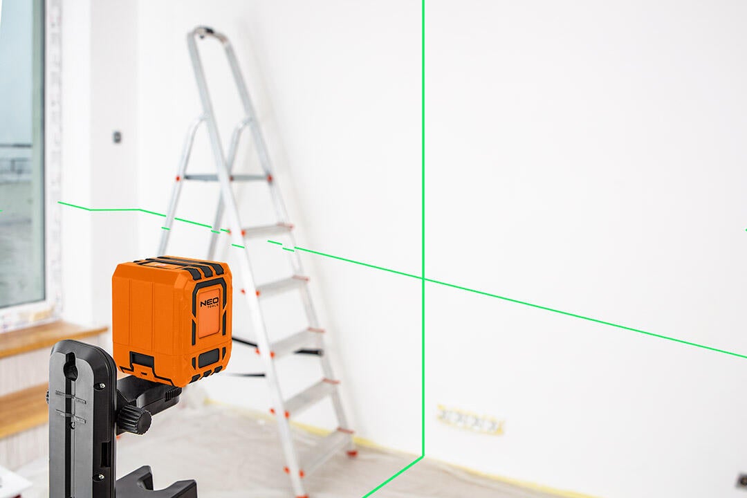 Laser krzyżowy IP54 NEO 75-143 plus akcesoria - 2