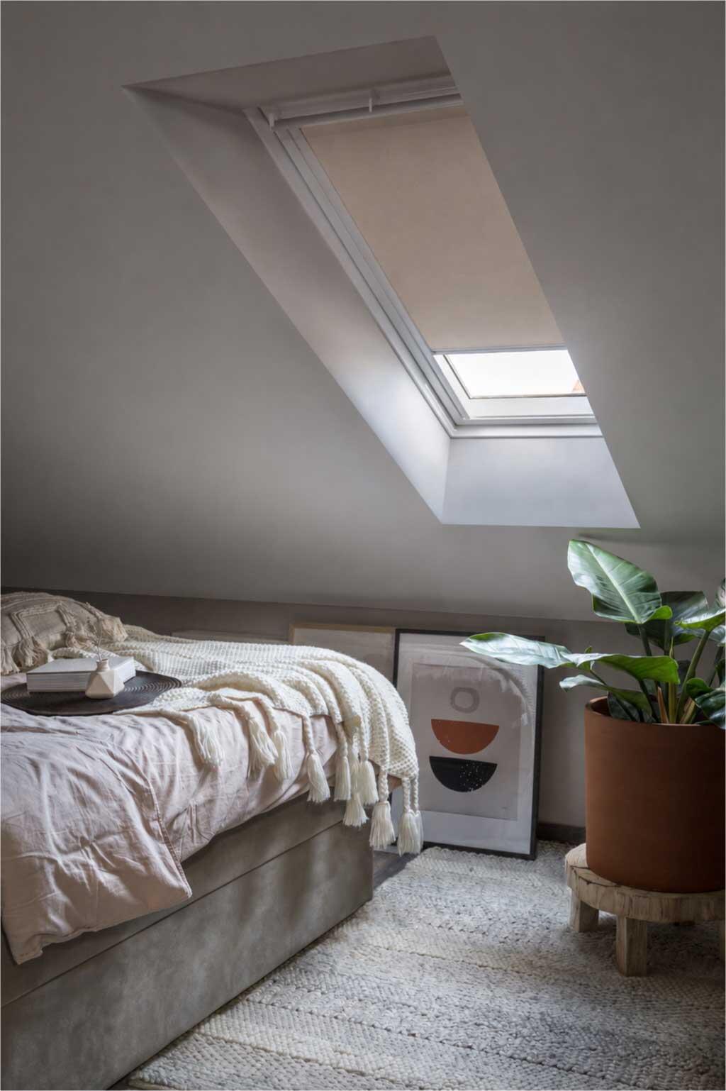 Store fenêtre de toit VELUX occultant beige DKL M04 1085S, cadre gris - 8