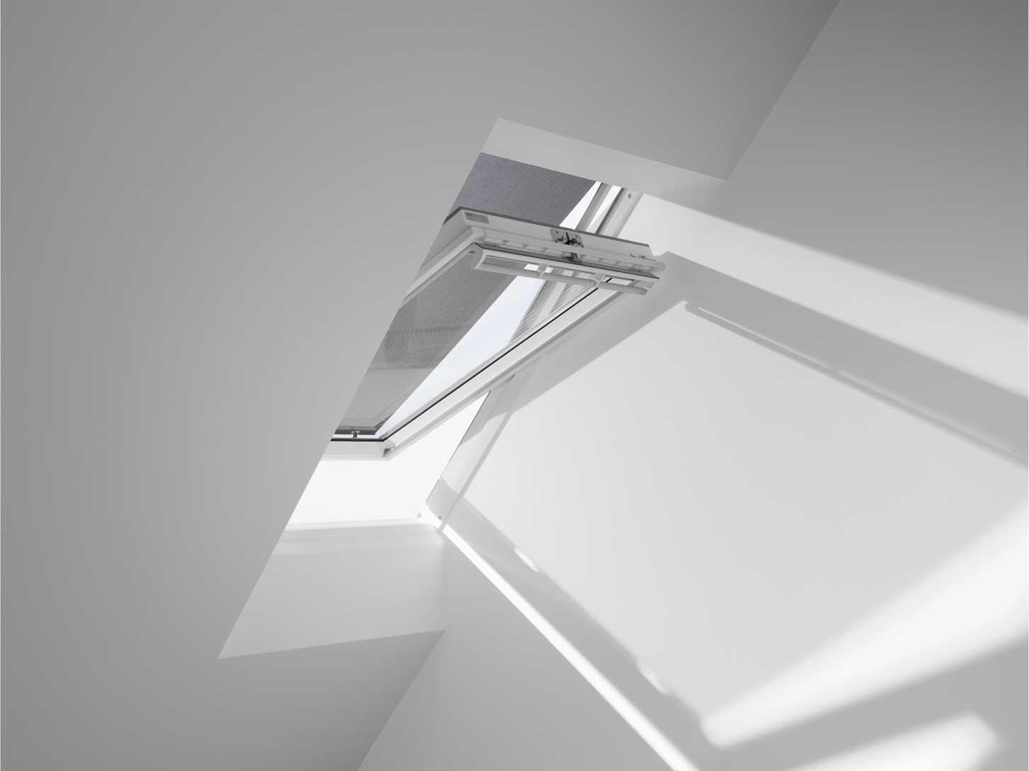 Store fenêtre de toit VELUX pare-soleil manuel noir MHL MK00 cadre Noir - 4