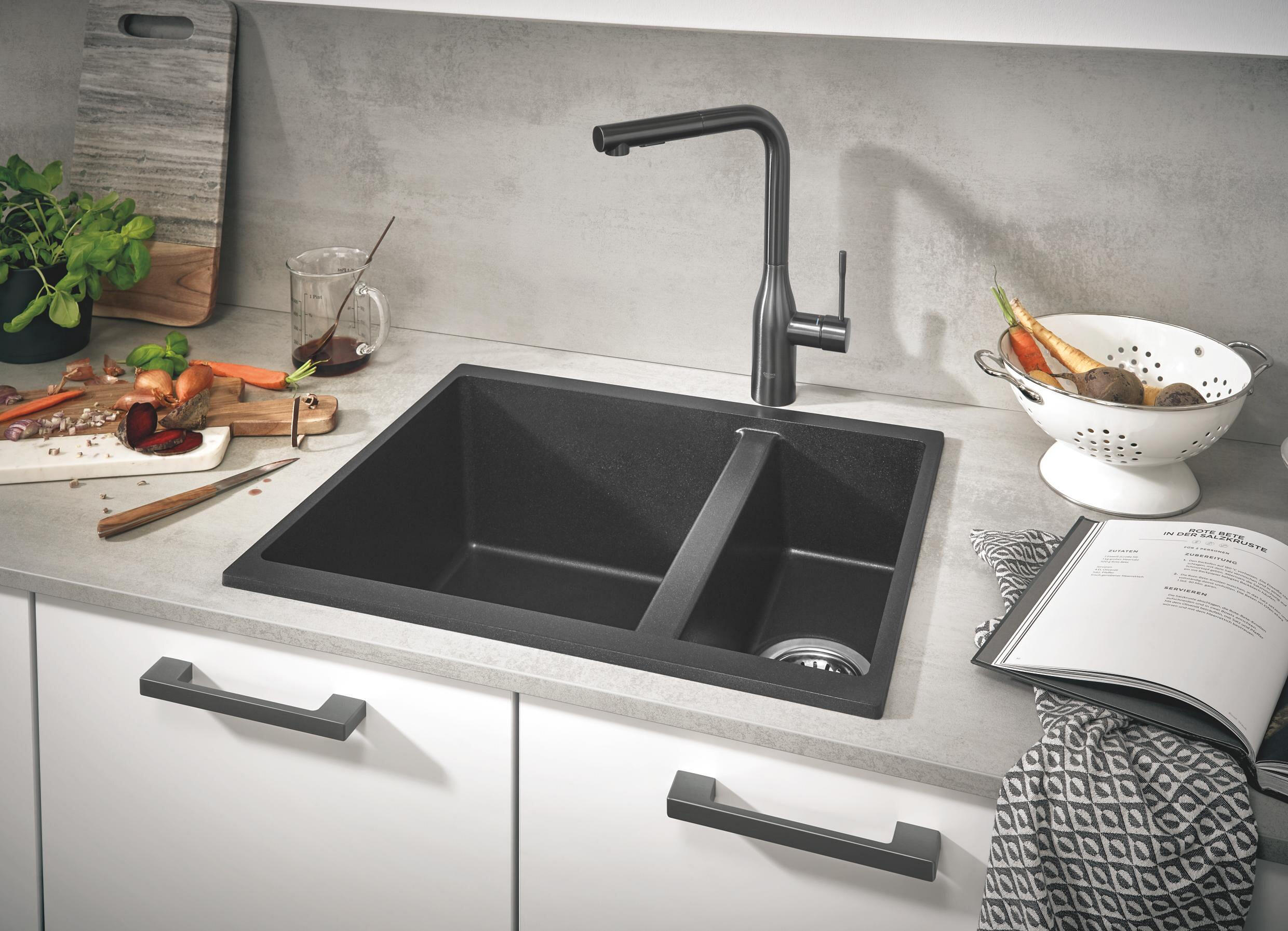 Rubinetto da cucina con doccetta a collo di cigno Essence antracite spazzolato satinato GROHE - 2